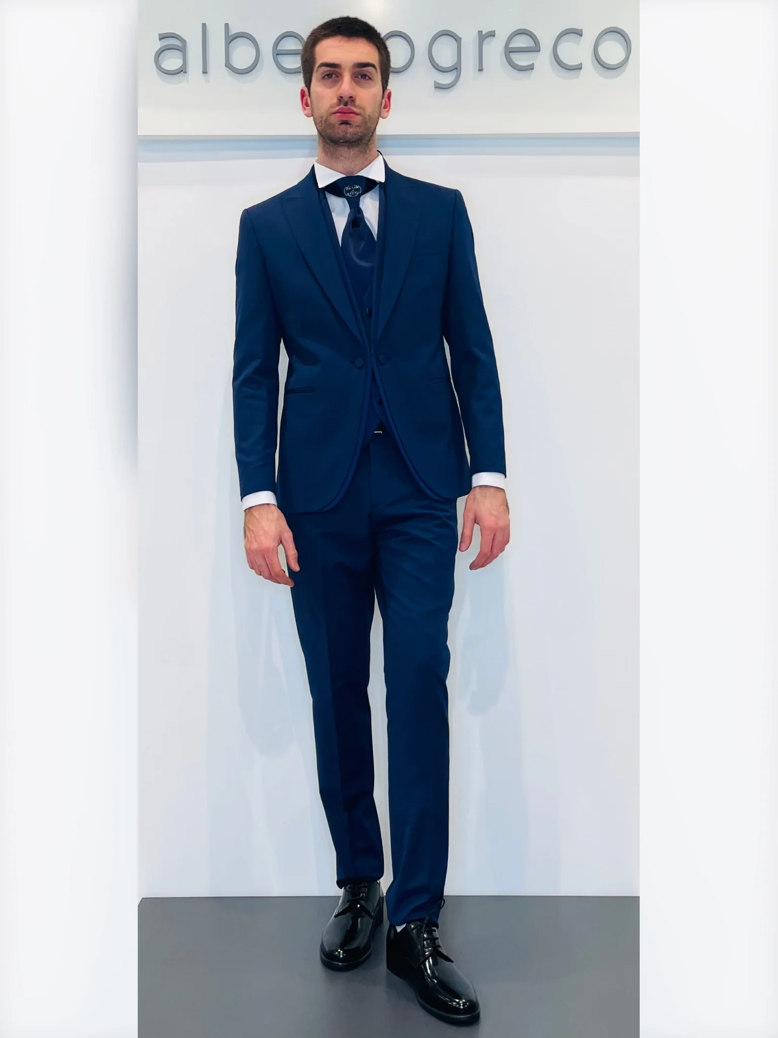 Completo cerimonia con giacca con motivo in raso su davanti - immagine 2