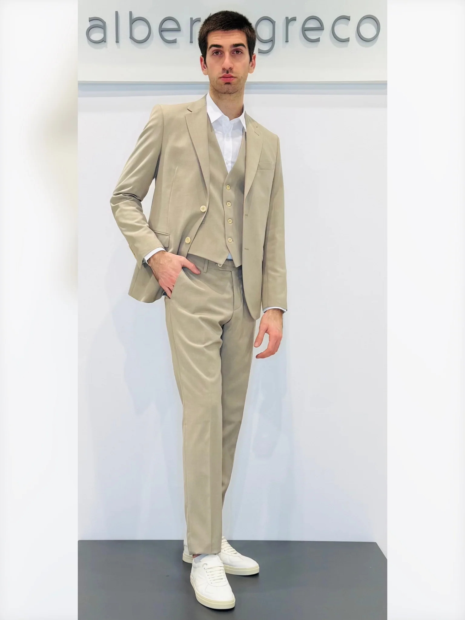 Abito due bottoni con gile - immagine 3