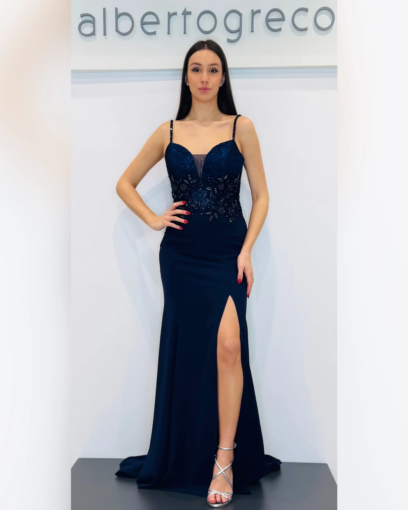 Abito a sirena con corpetto ricamato