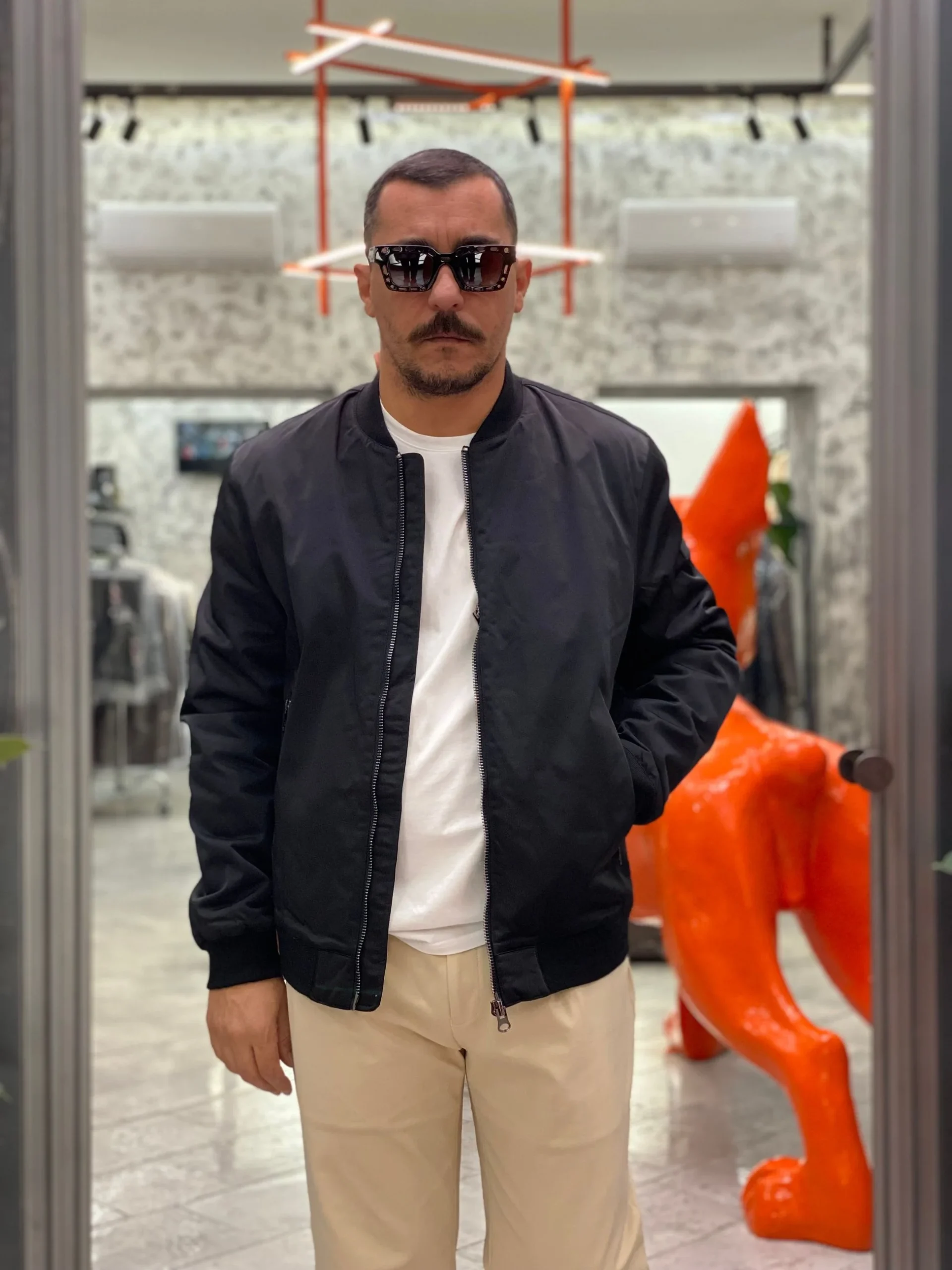 BOMBER IN NYLON MODELLO COLLEGE CON TASCHE ZIP ED ELASTICO AL FONDO - COMFORT FIT GL357R.NER