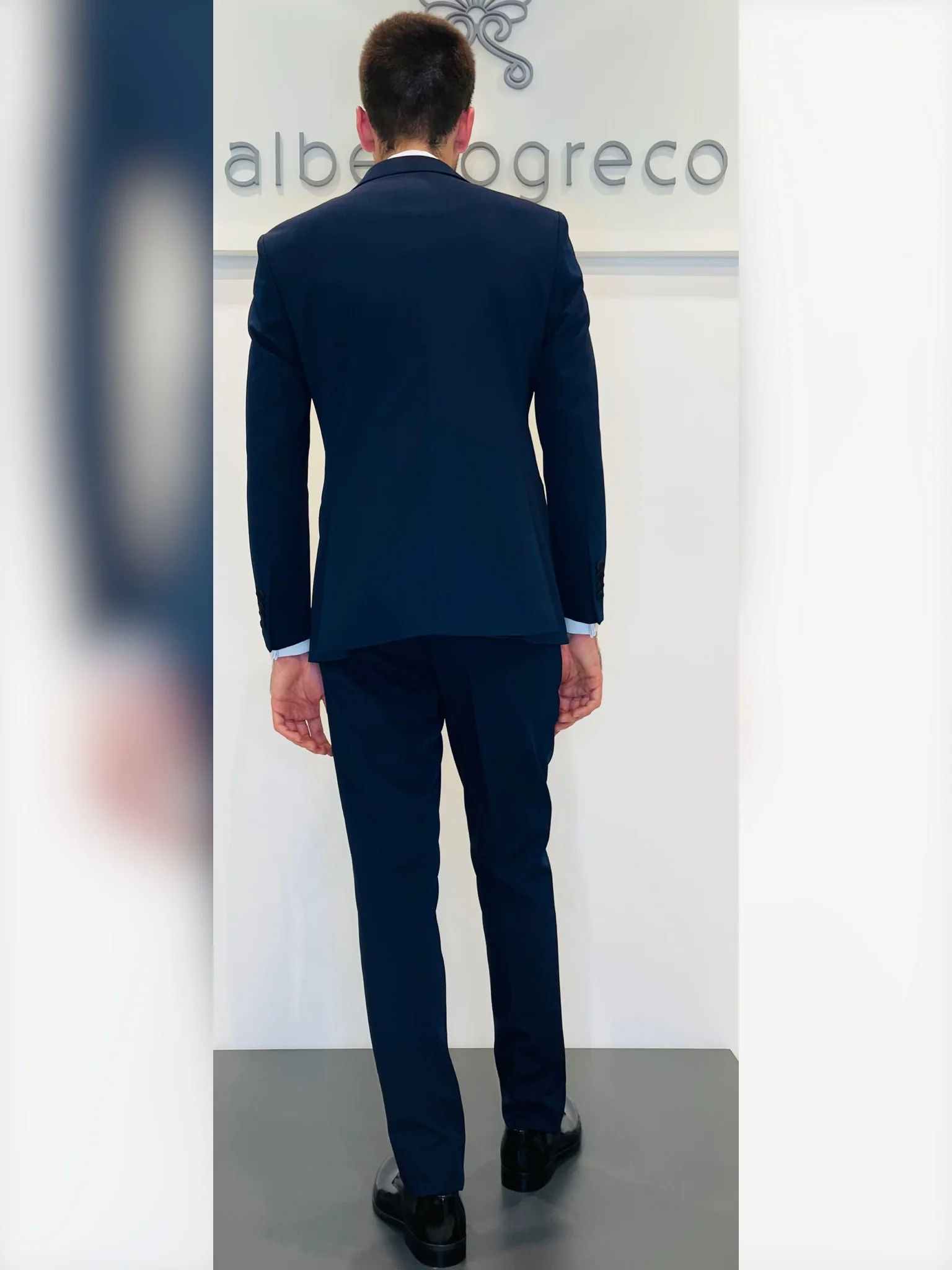 Completo cerimonia con giacca con rever con inserto in raso - immagine 4