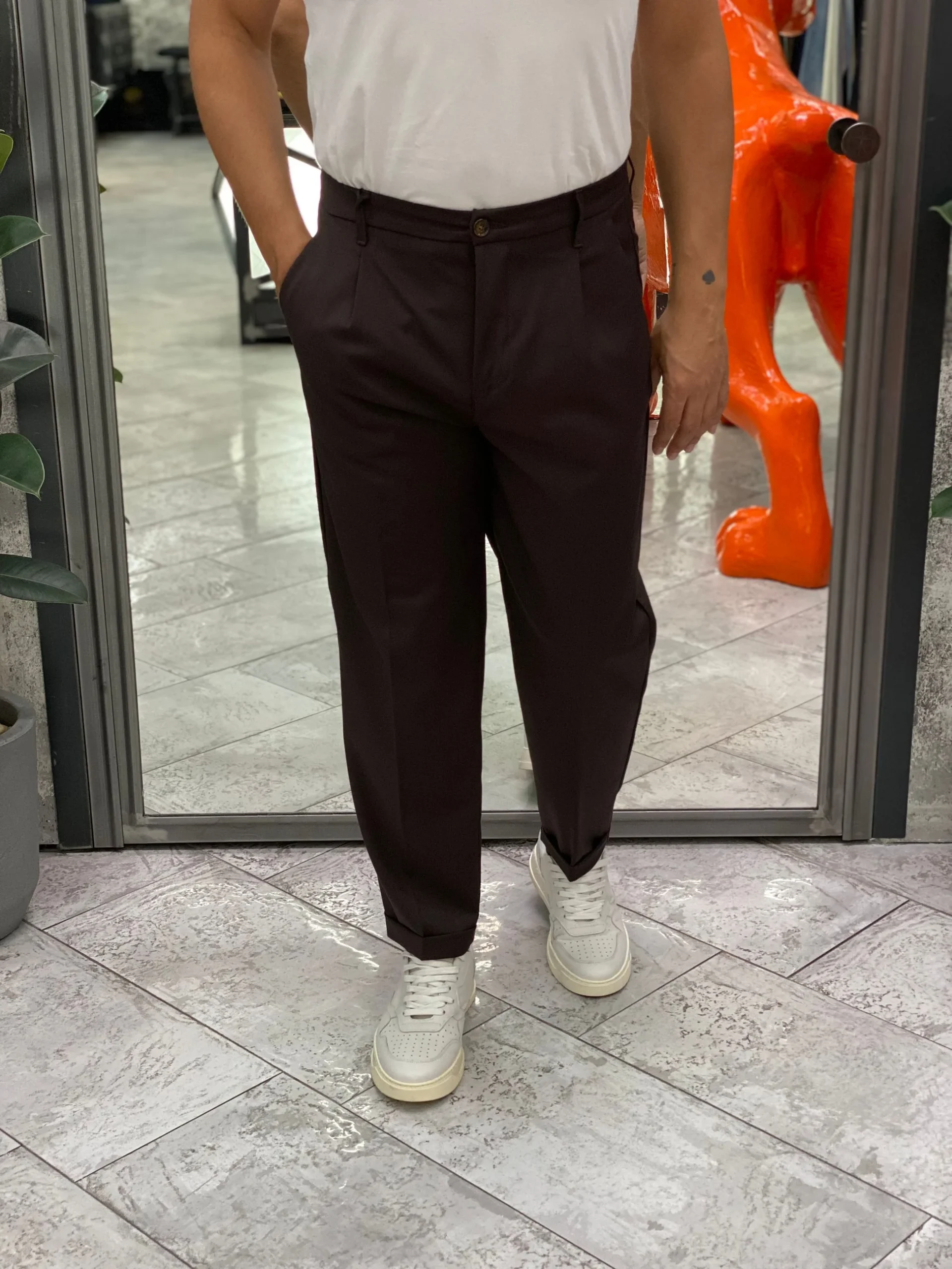 PANTALONE DA COMPLETO IN TESSUTO ELEGANTE CON PINCE E RISVOLTO - REGULAR FIT GN21792.MUD - immagine 4