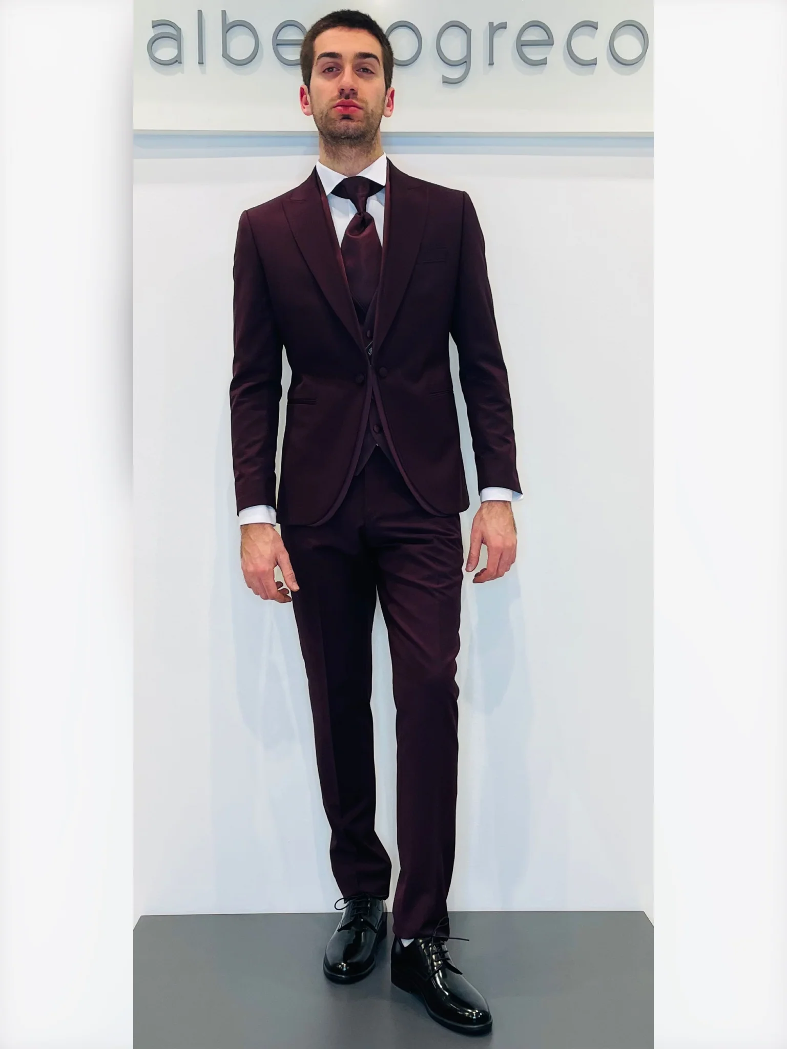 Completo cerimonia con giacca con motivo in raso su davanti - immagine 3