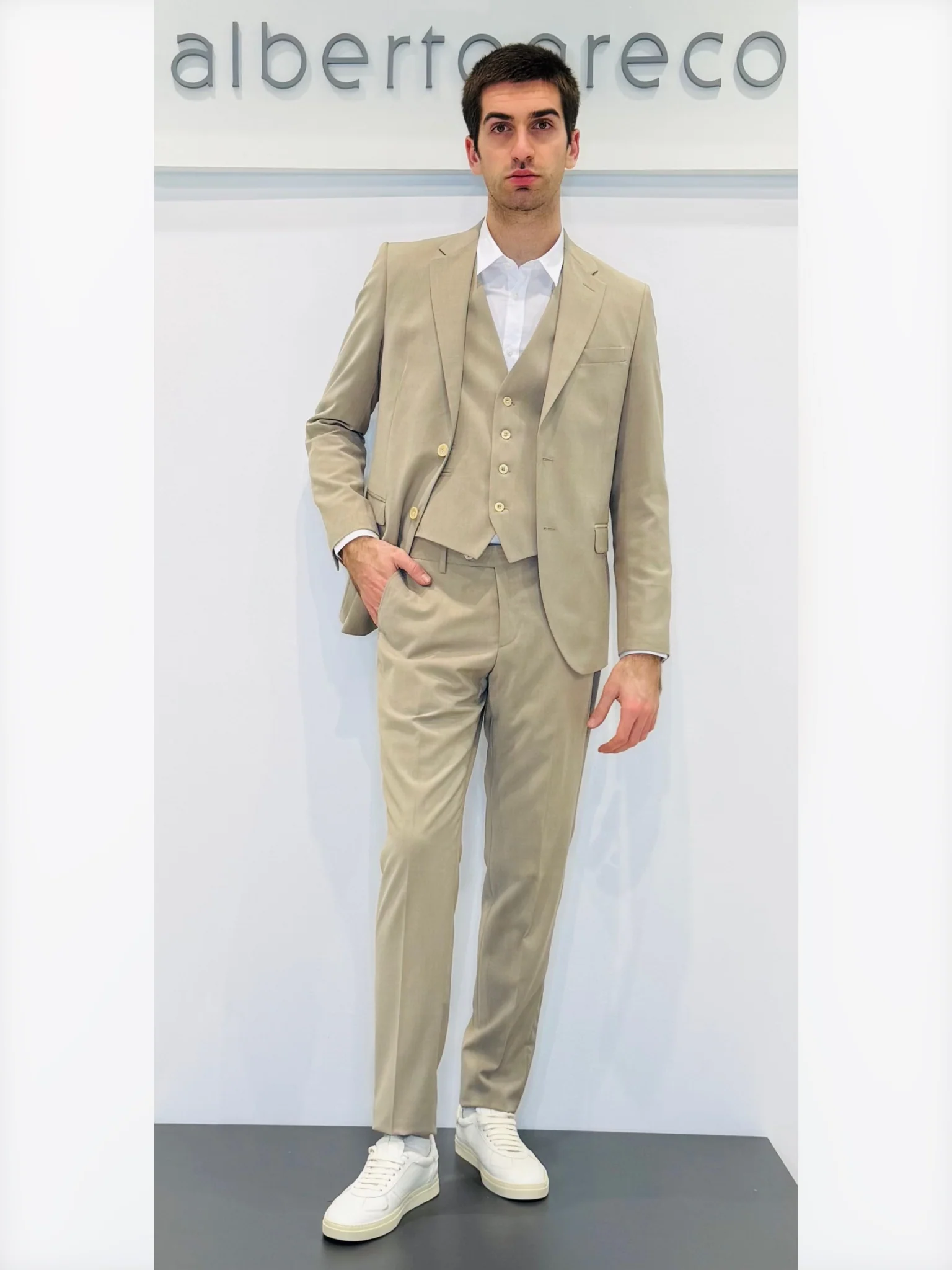 Abito due bottoni con gile - immagine 5