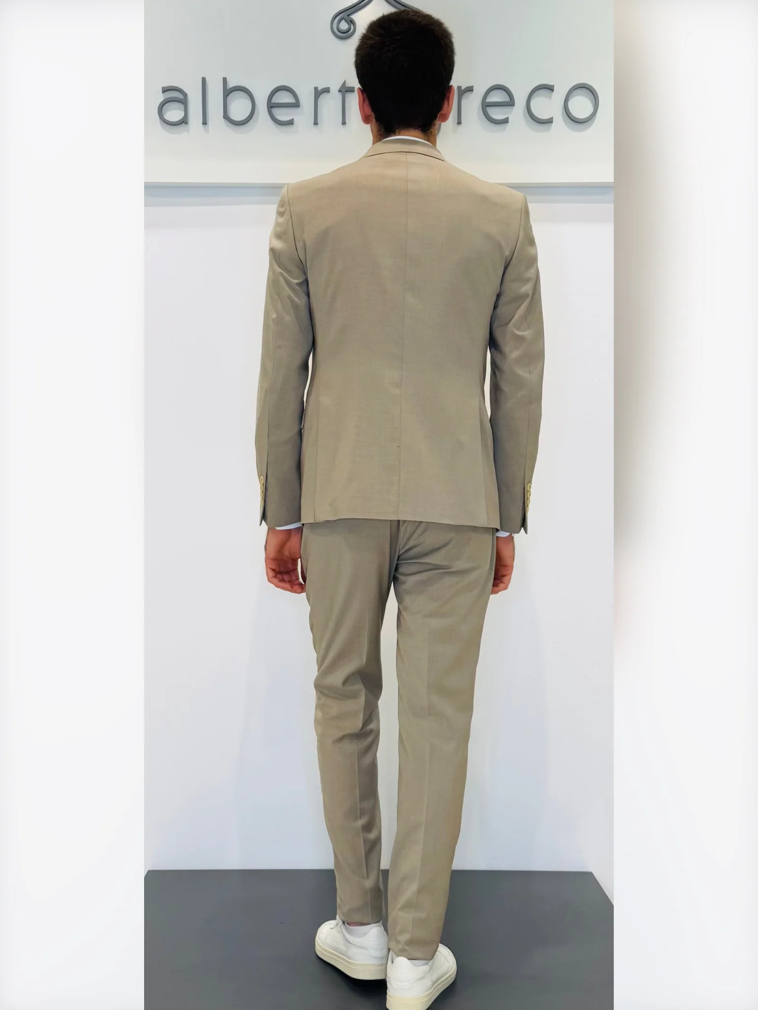 Abito due bottoni con gile - immagine 4