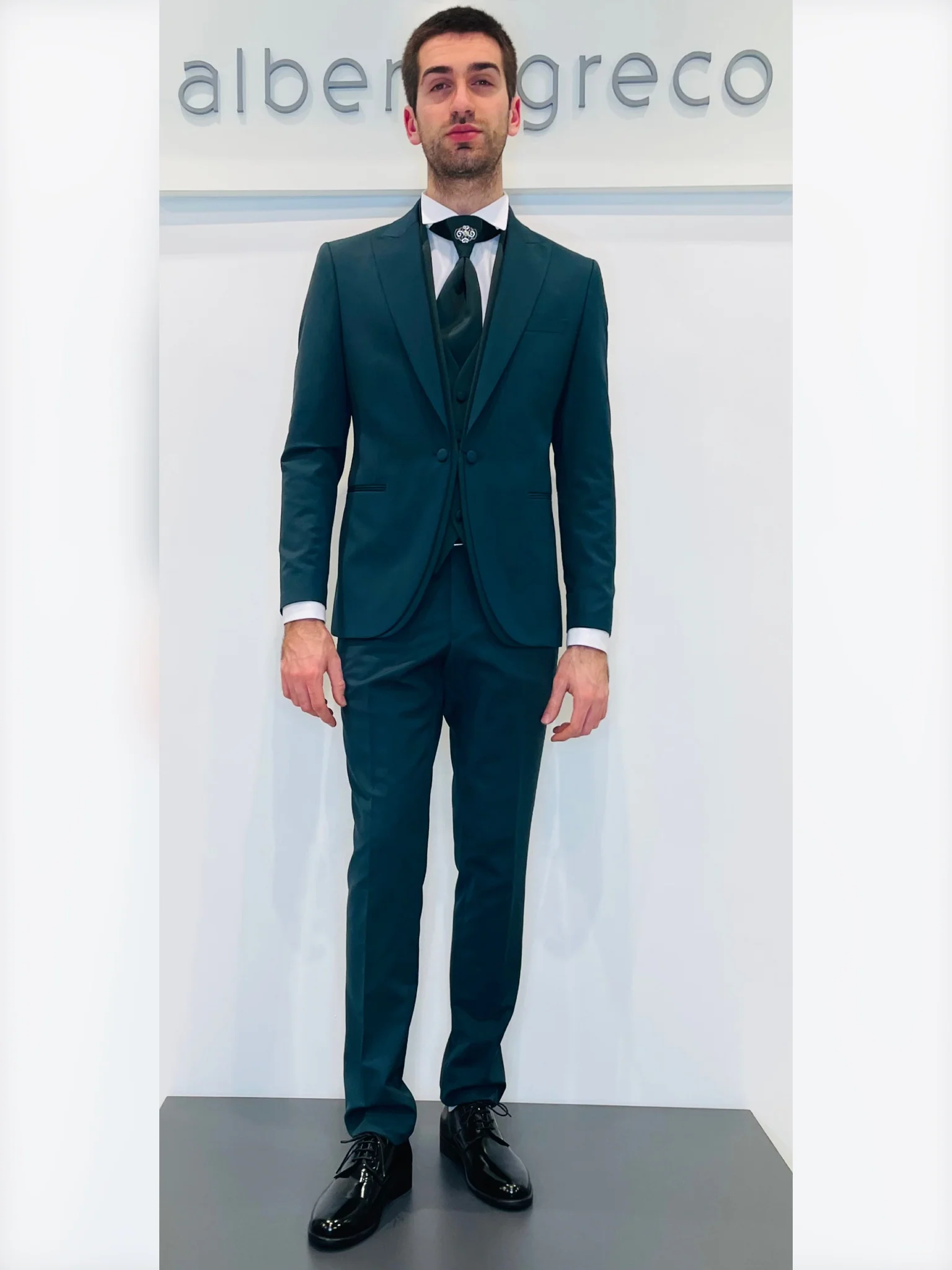 Completo cerimonia con giacca con motivo in raso su davanti - immagine 4