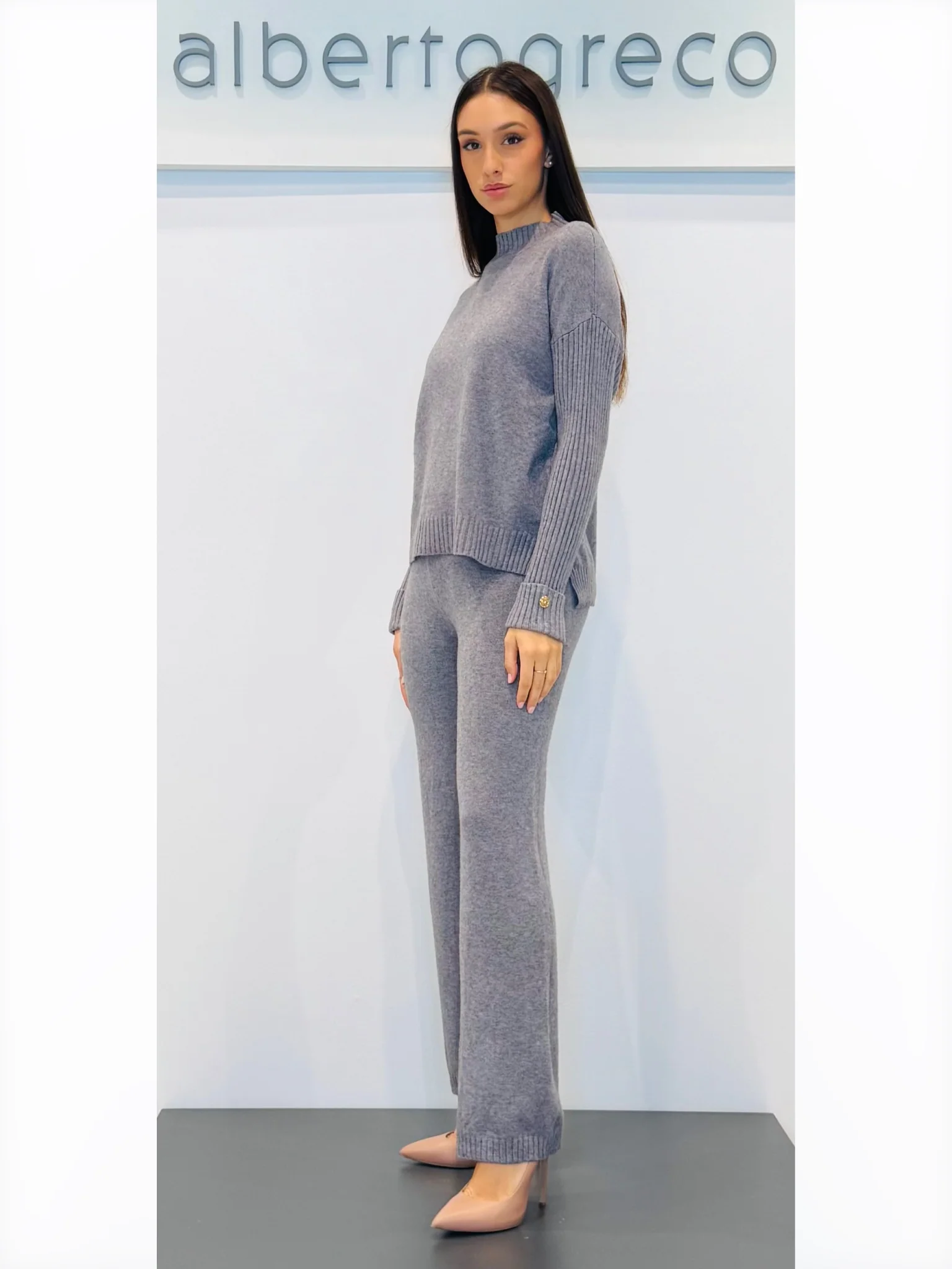 Coordinato maglia ampia e pantaloni - immagine 5