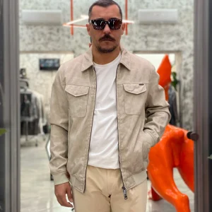 GIUBBINO IN ECORENNA CON TASCHINI E TASCHE A FILO CHIUSURA ZIP - REGULAR FIT GL9821.BEI