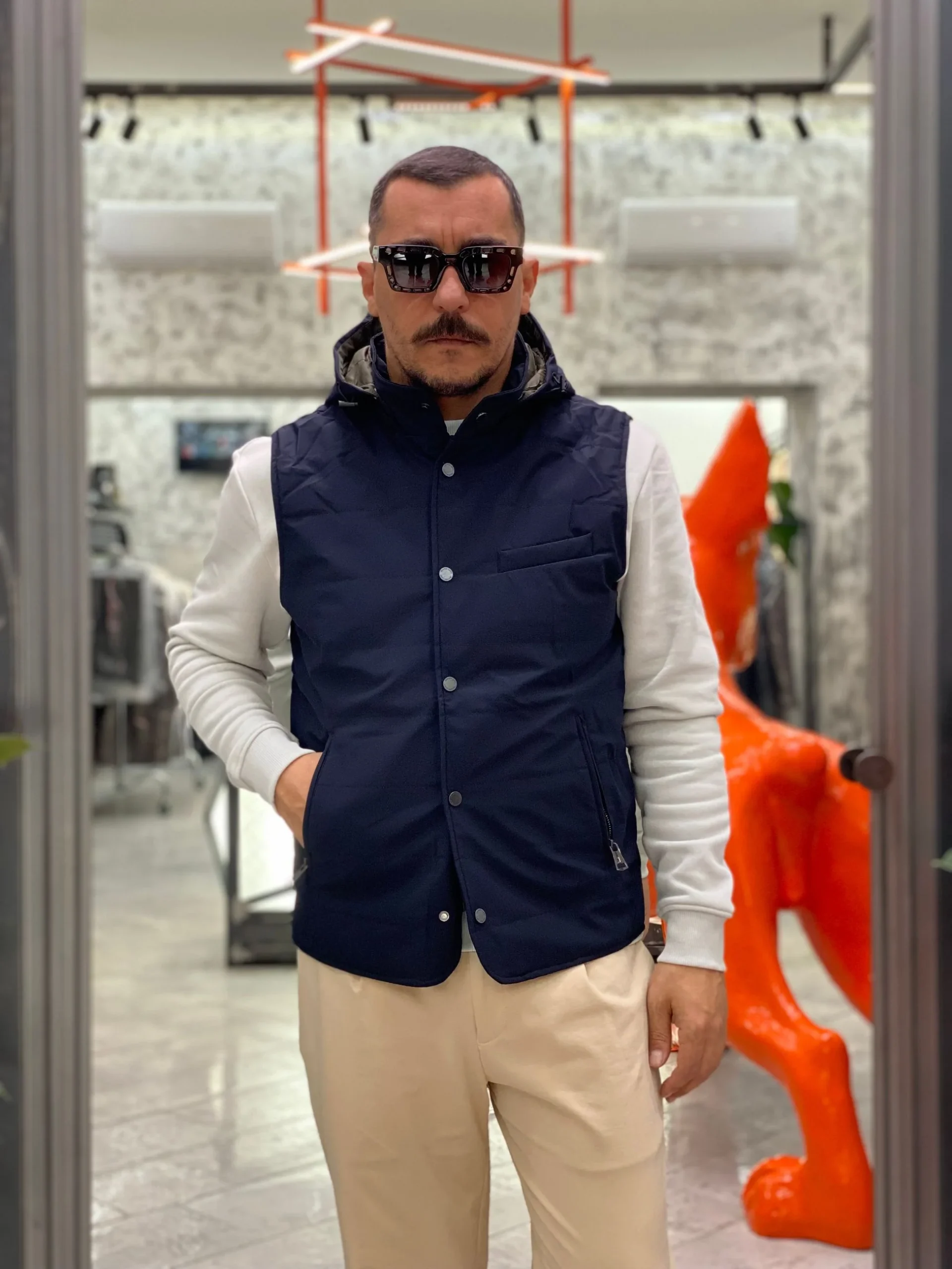 GIUBBINO SMANICATO IN LEGGERA IMBOTTITURA CON 44% DI LANA VERGINE - CAPPUCCIO REMVIBILE E CHIUSURA ZIP/BOTTONI AUTOMATICI - REGULAR FIT GL361R.BLU - immagine 2