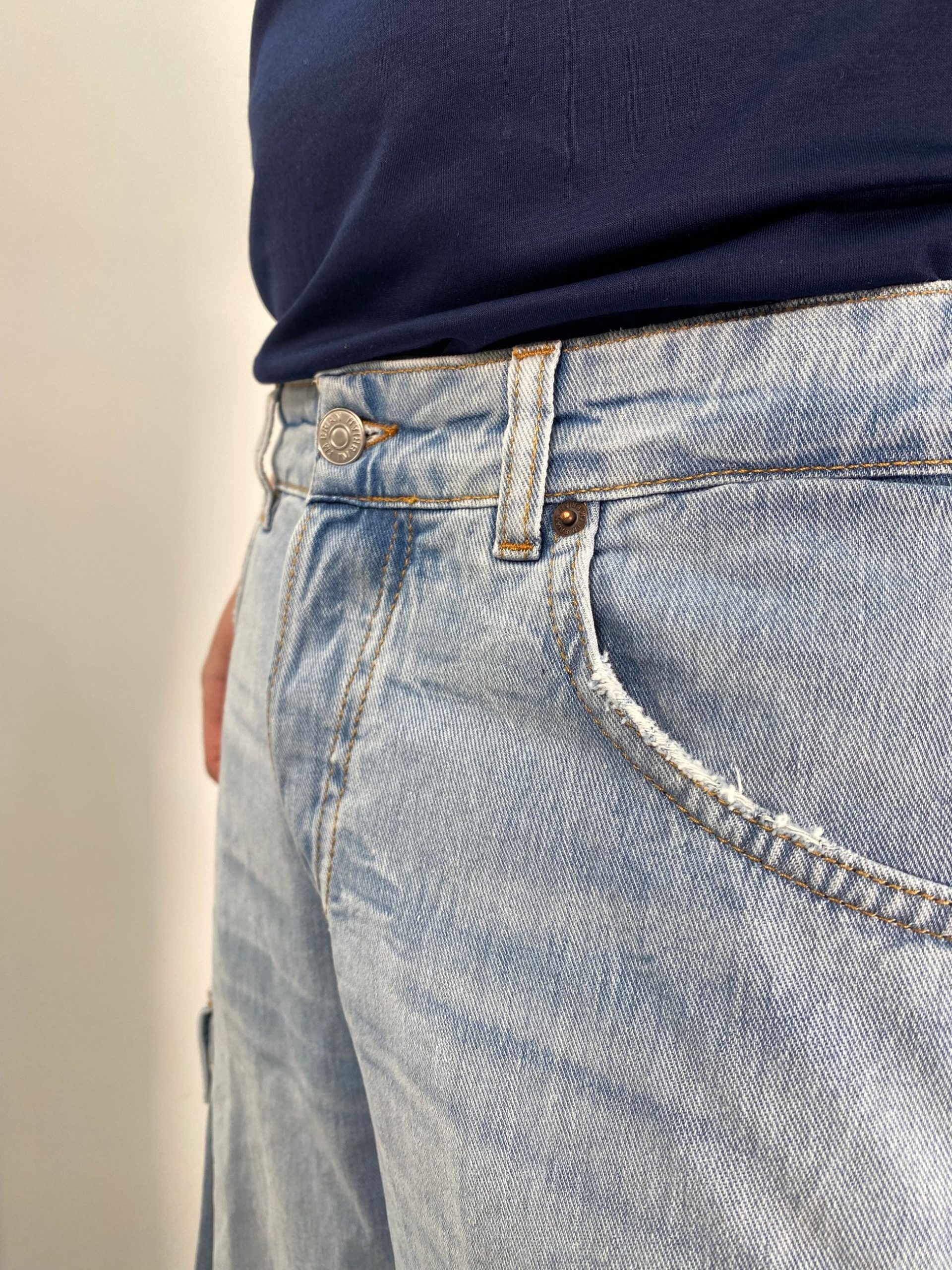 JEANS CARGO IN TELA FISSA CON TASCONI LAVAGGIO CHIARO - RELAXED FIT FRED L11/25 - immagine 7