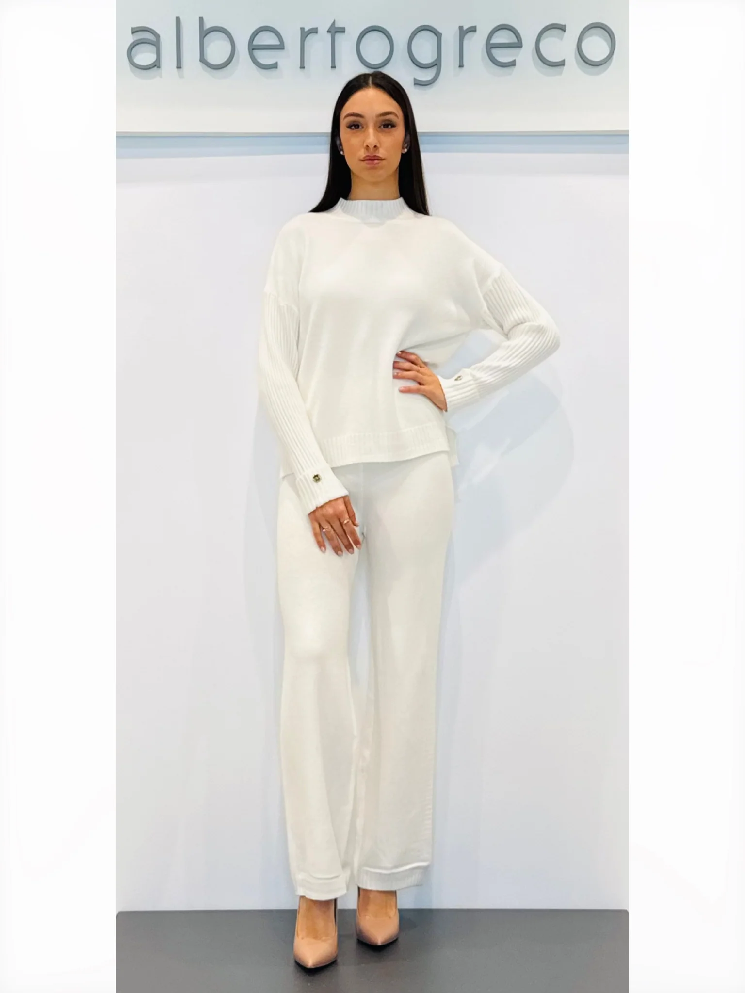 Coordinato maglia ampia e pantaloni - immagine 4