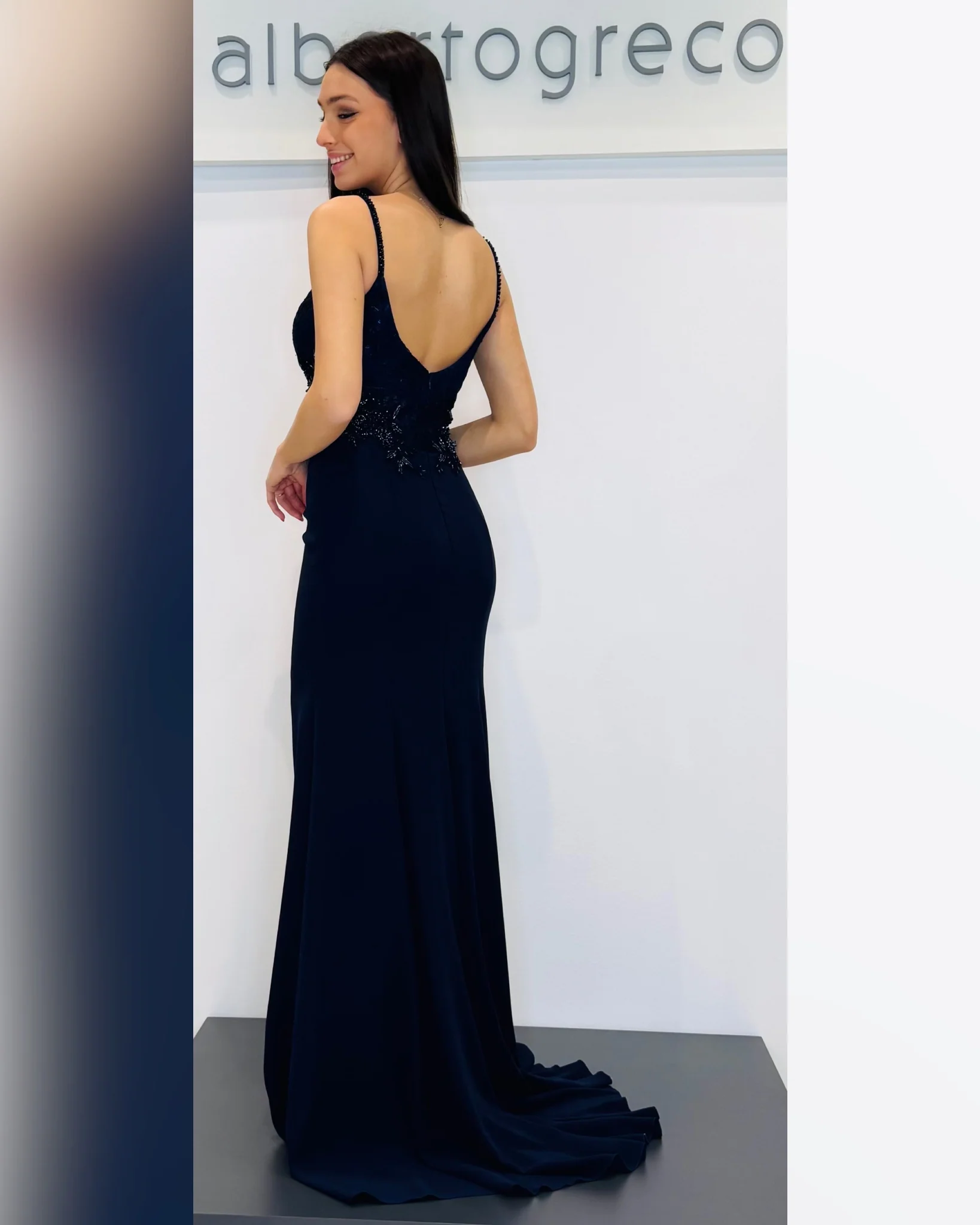 Abito a sirena con corpetto ricamato - immagine 4