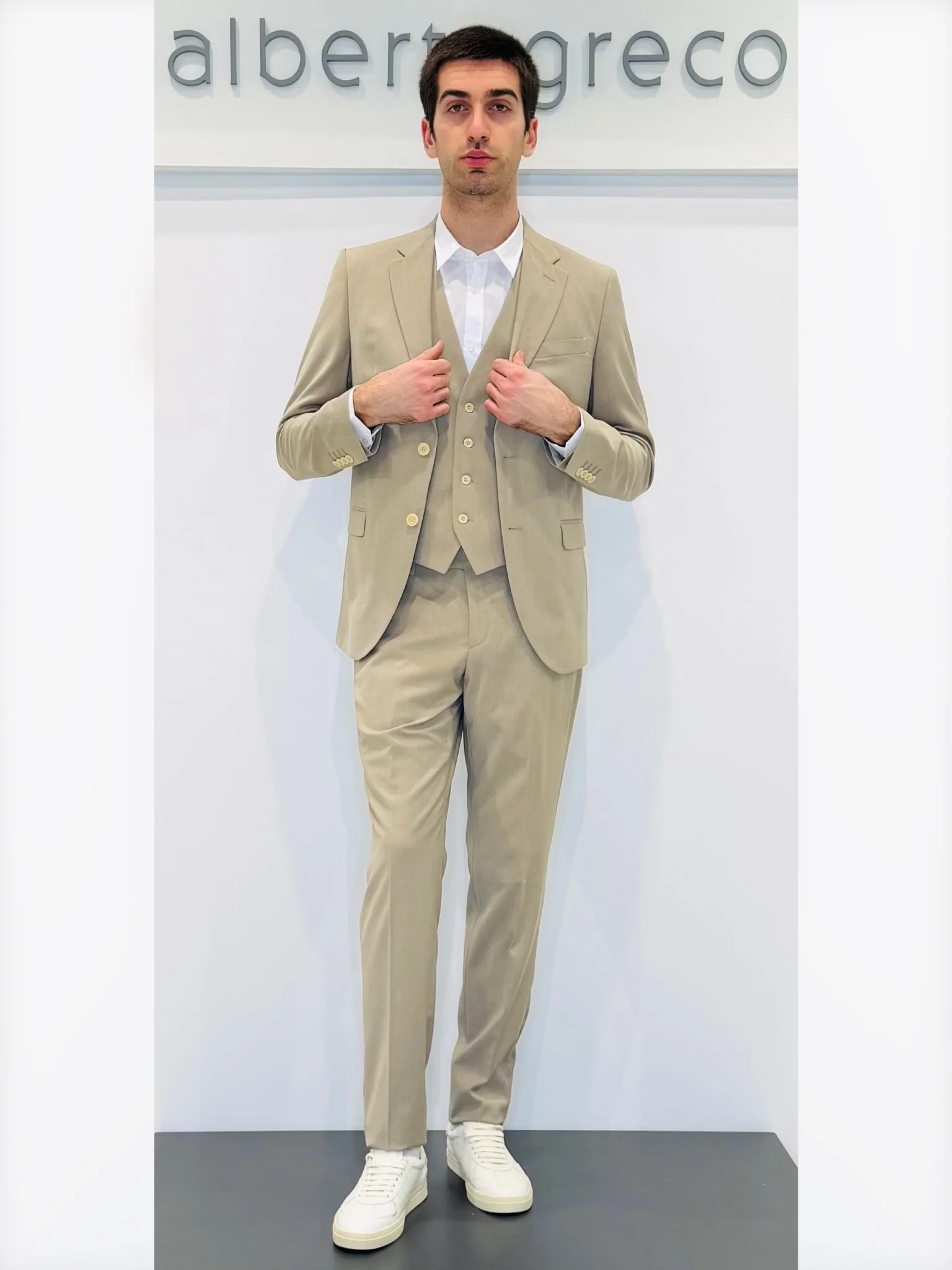 Abito due bottoni con gile - immagine 2