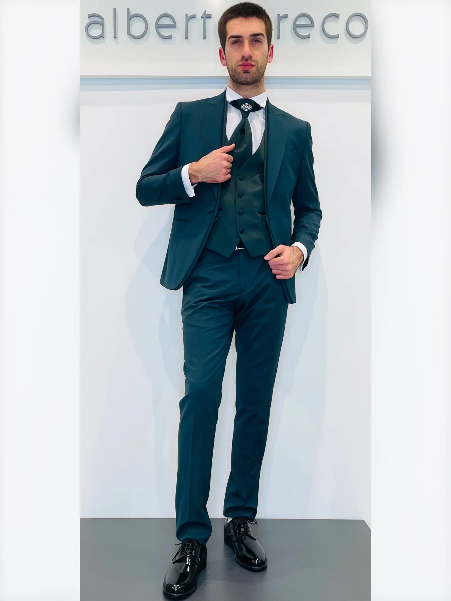 Completo cerimonia con giacca con motivo in raso su davanti - immagine 9