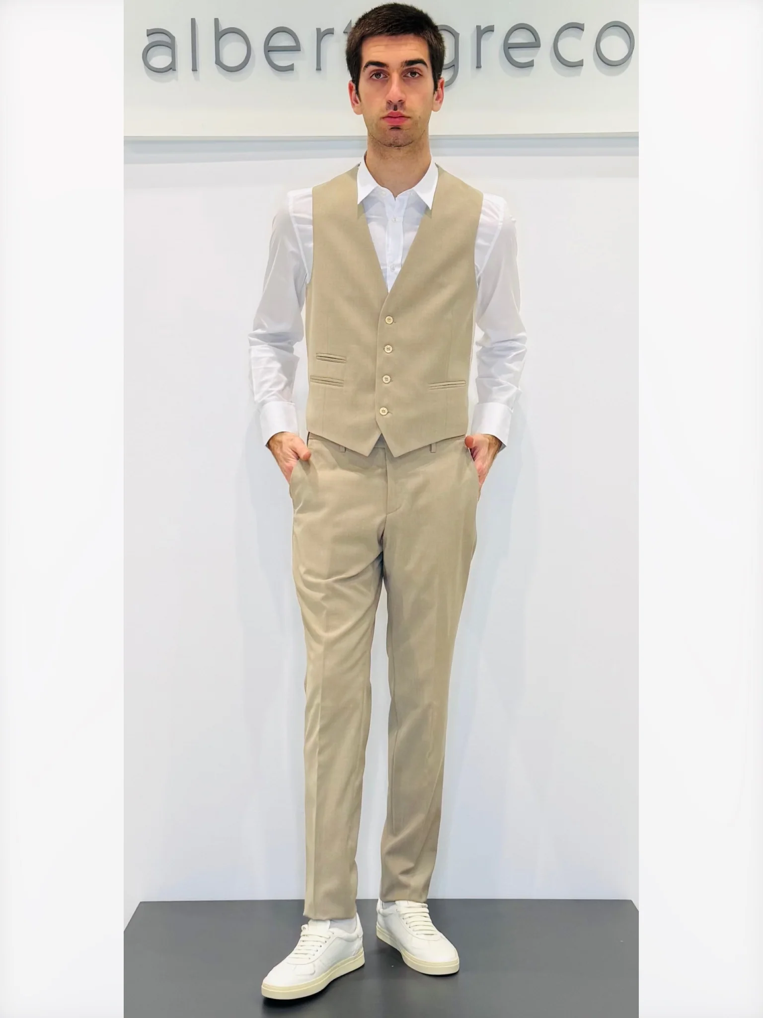 Abito due bottoni con gile - immagine 6