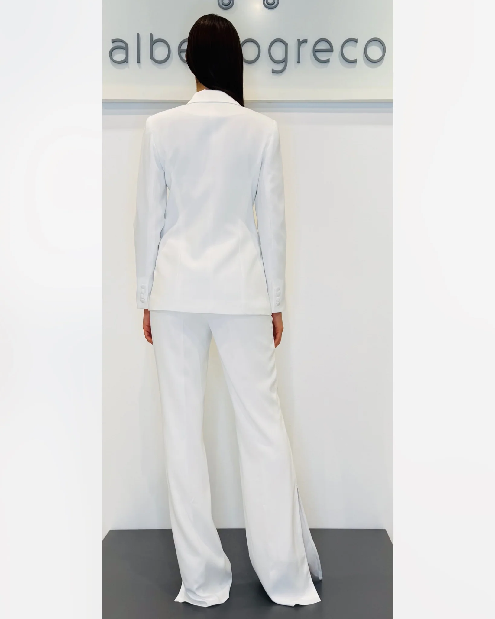 Completo bustier in pizzo, giacca e pantaloni in crepe - immagine 4