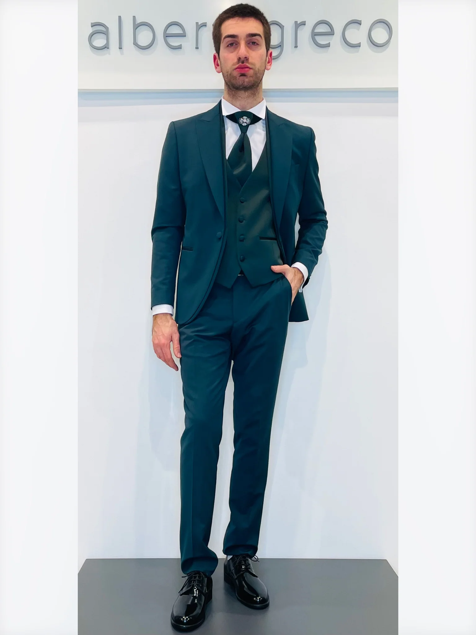 Completo cerimonia con giacca con motivo in raso su davanti - immagine 5