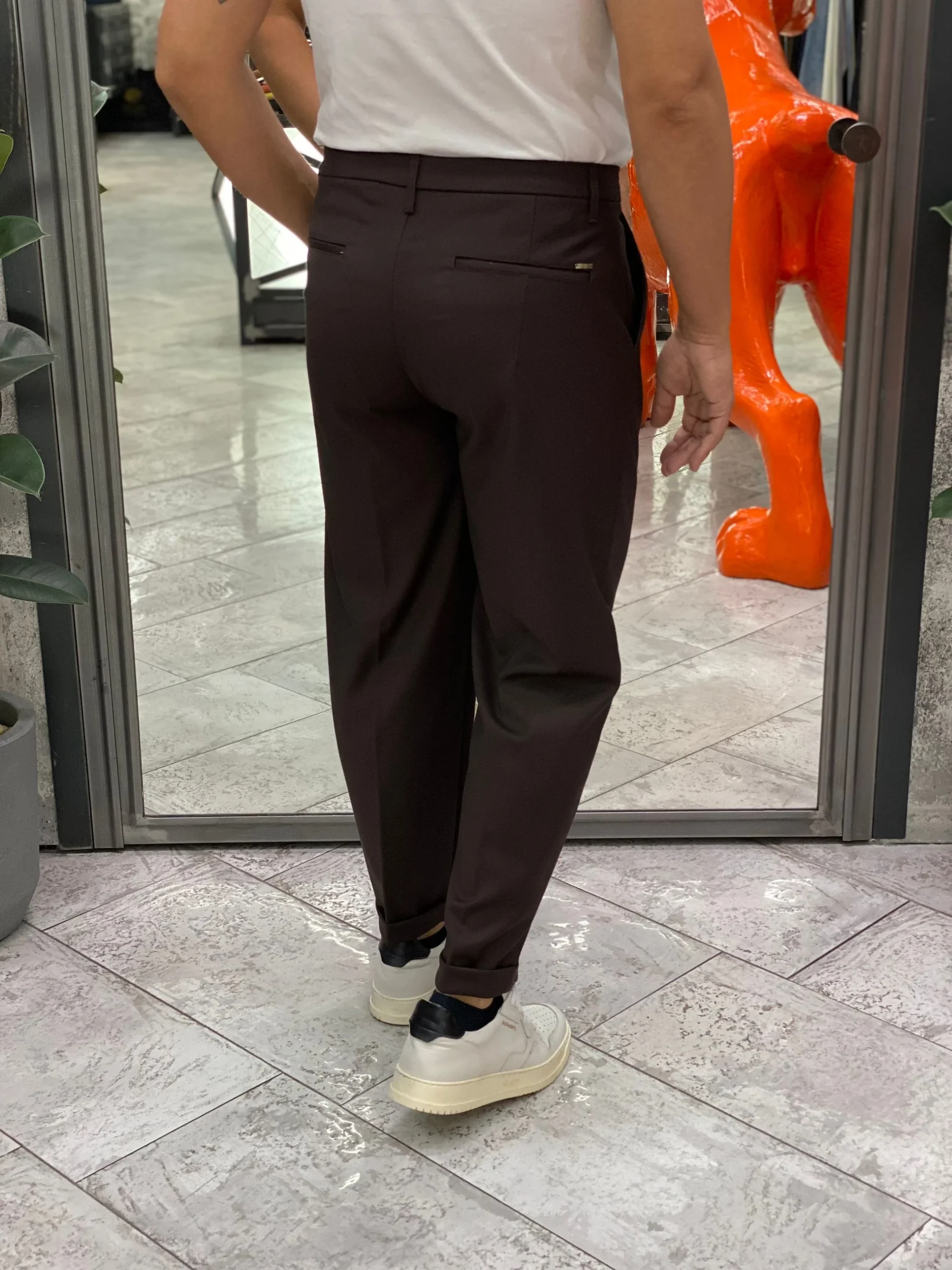 PANTALONE DA COMPLETO IN TESSUTO ELEGANTE CON PINCE E RISVOLTO - REGULAR FIT GN21792.MUD - immagine 5