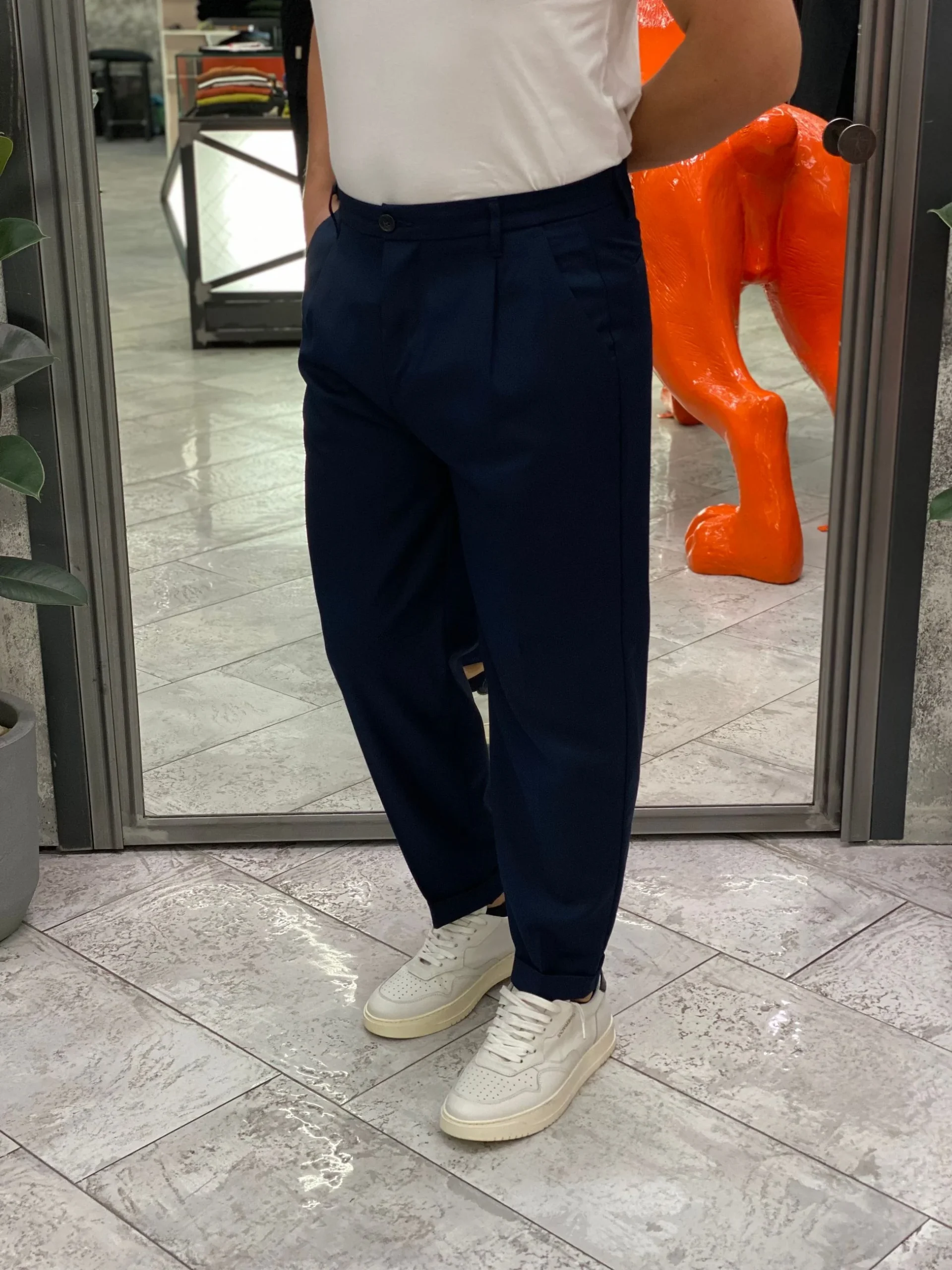 PANTALONE DA COMPLETO IN TESSUTO ELEGANTE CON PINCE E RISVOLTO - REGULAR FIT GN21792.BLU - immagine 2
