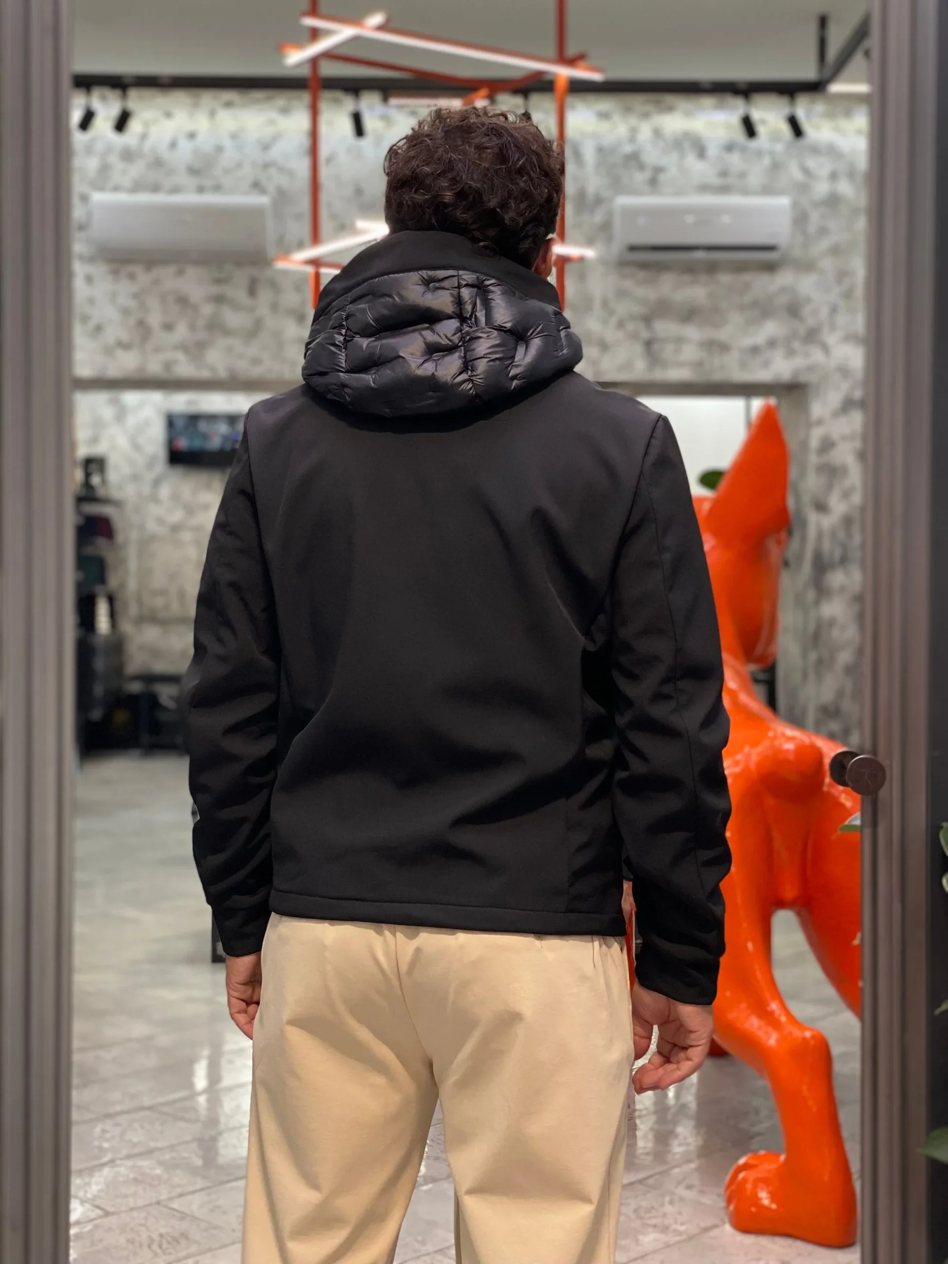 GIUBBINO NYLON CON CAPPUCCIO TRAPUNTATO IN TESSUTO SOFTSHELL STRETCH - REGULAR FIT MK9940015.NER - immagine 4