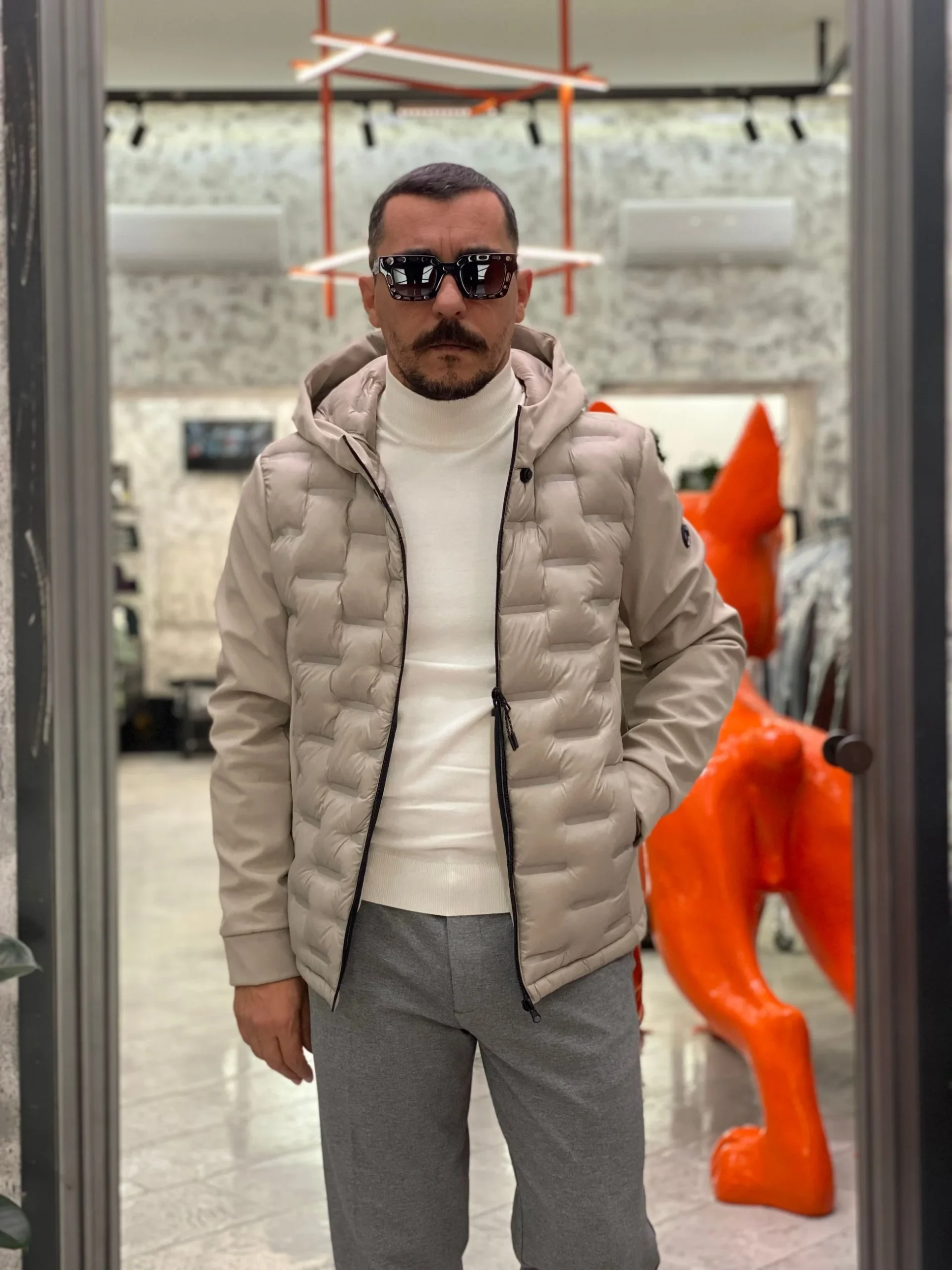 GIUBBINO NYLON CON CAPPUCCIO TRAPUNTATO IN TESSUTO SOFTSHELL STRETCH - REGULAR FIT MK9940015.BEI - immagine 2