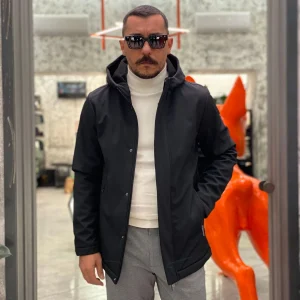 PARKA CORTO CON CAPPUCCIO IN TESSUTO SOFTSHELL ED INTERNO IN PILE - REGULAR FIT MK9940016.NER