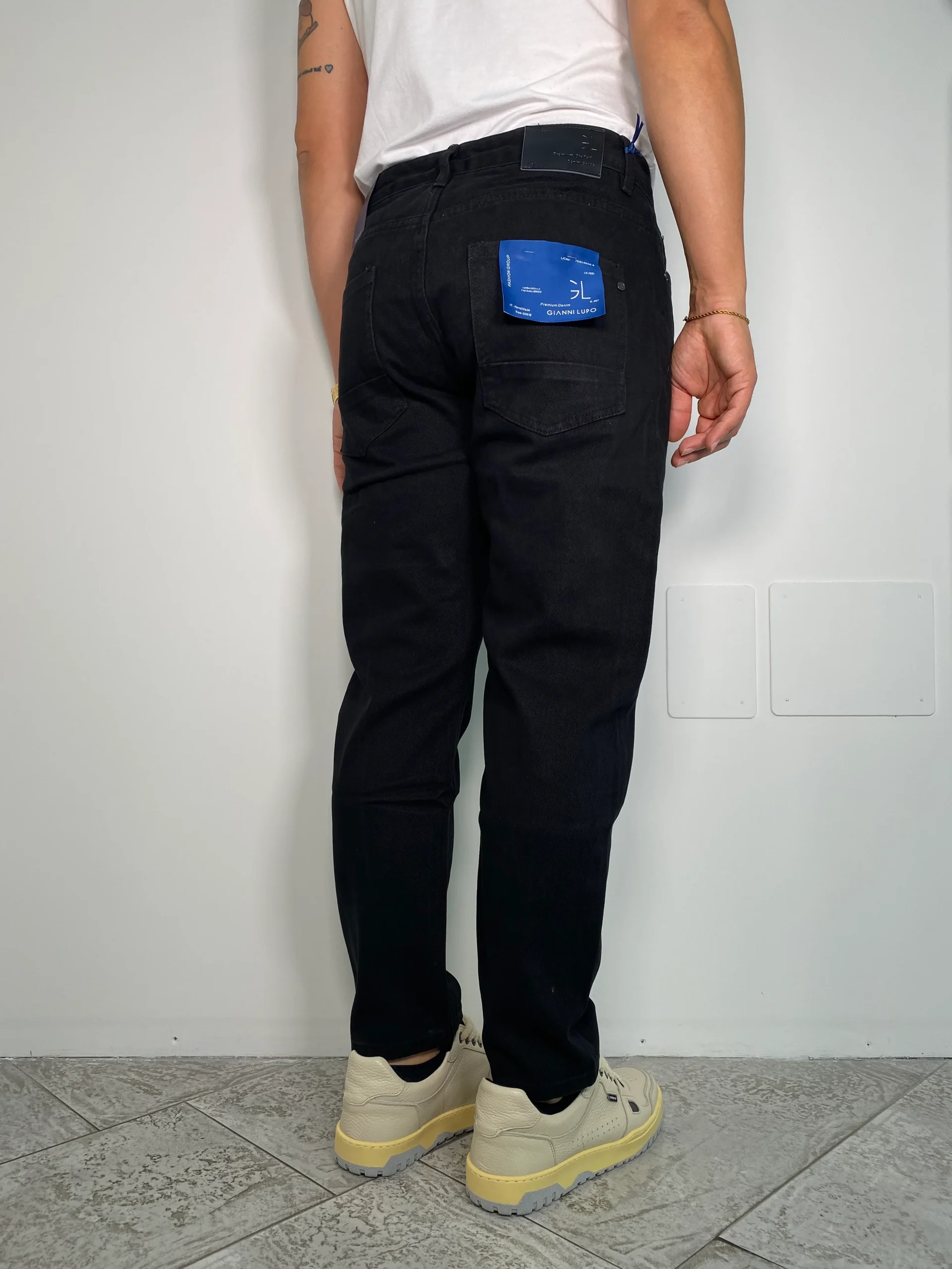 JEANS CARROT FIT IN TELA FERMA - immagine 4