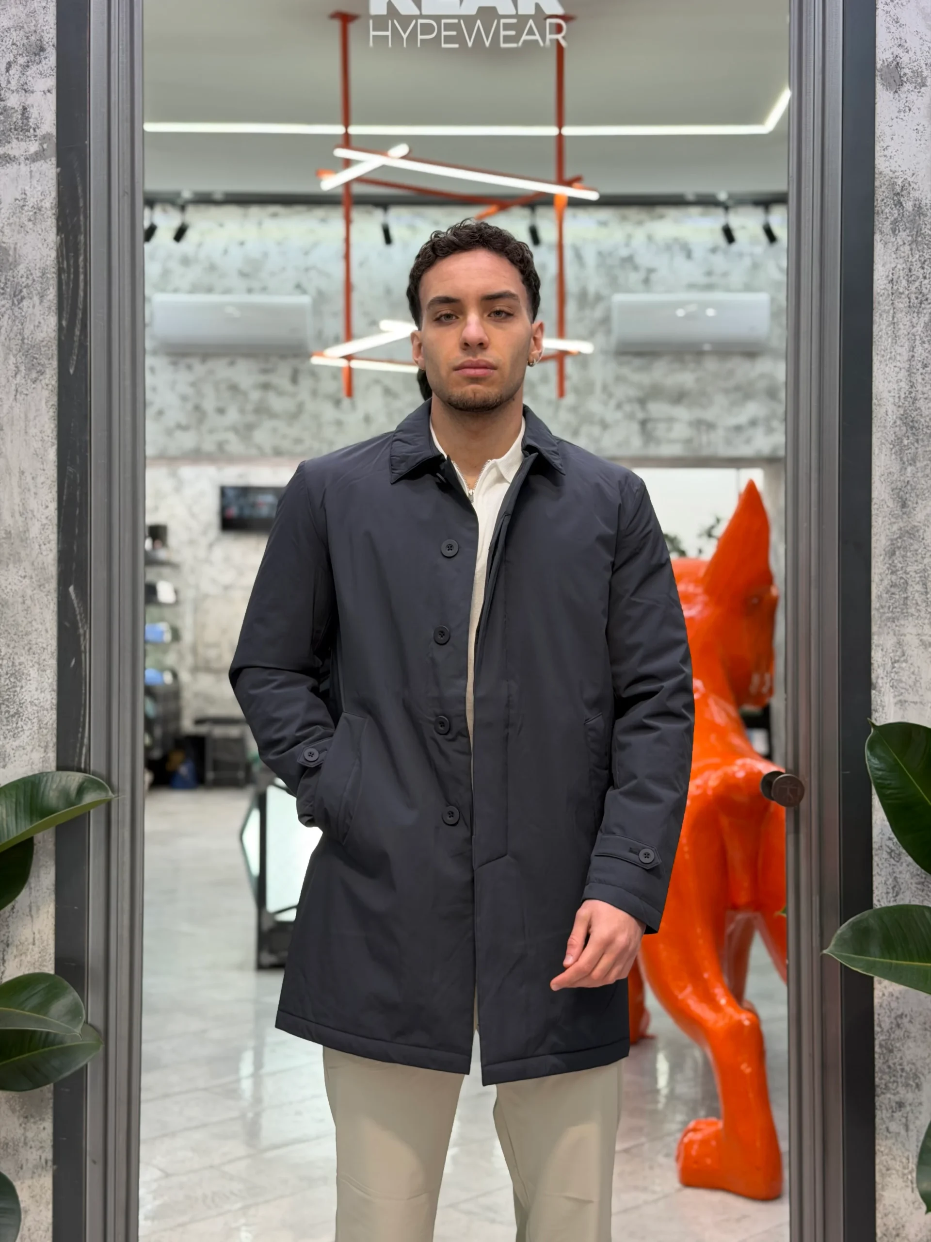 TRENCH IN LEGGERA IMBOTTITURA CON TASCHE A FILO E ABBOTTONATURA NASCOSTA - REGULAR FIT 26W01JK.BLU - immagine 2