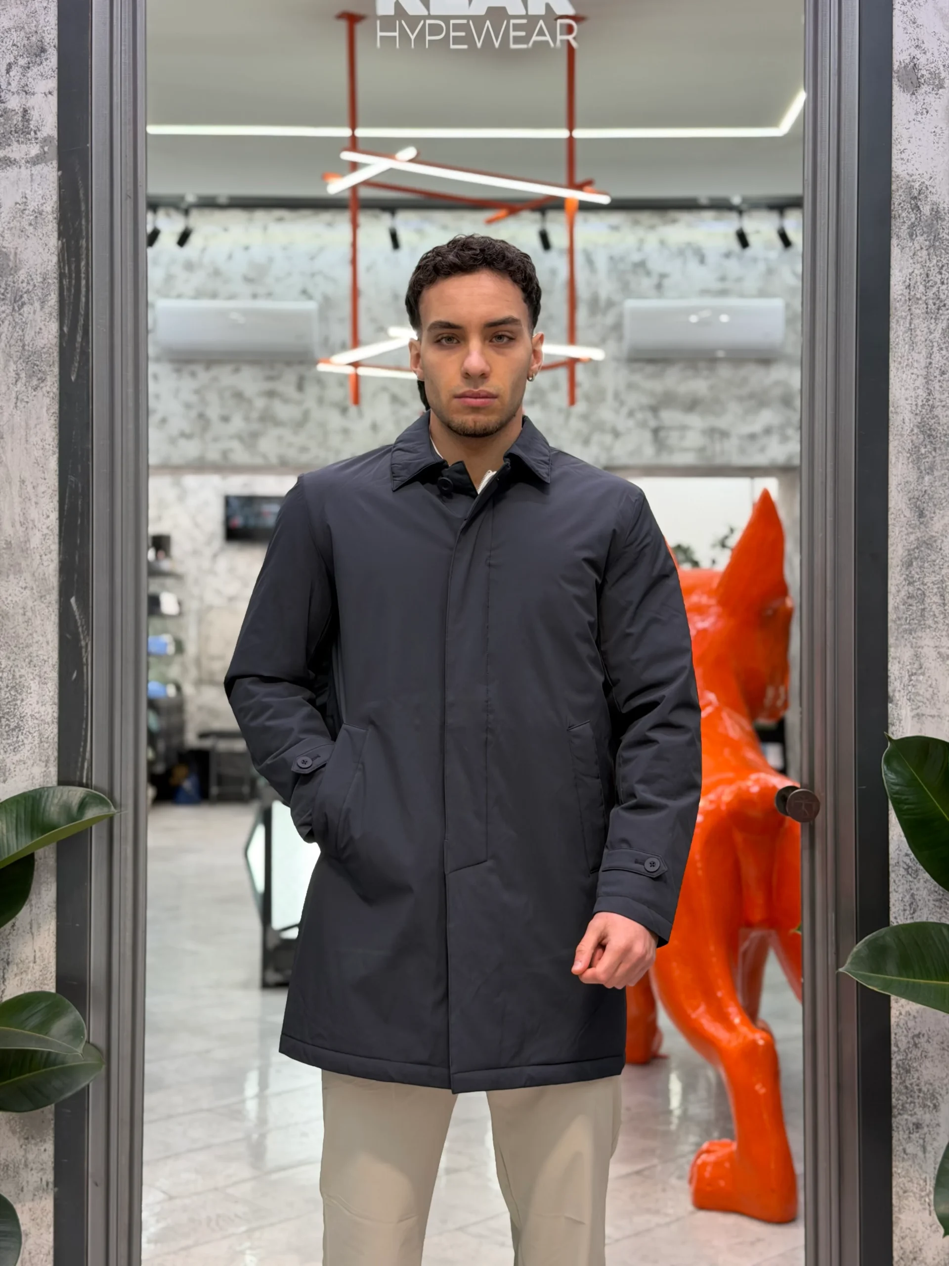 TRENCH IN LEGGERA IMBOTTITURA CON TASCHE A FILO E ABBOTTONATURA NASCOSTA - REGULAR FIT 26W01JK.BLU - immagine 4