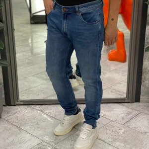 JEANS BRUCE IN TELA ELASTICIZZATA LAVAGGIO MEDIO - REGULAR/SLIM FIT GL6377Q