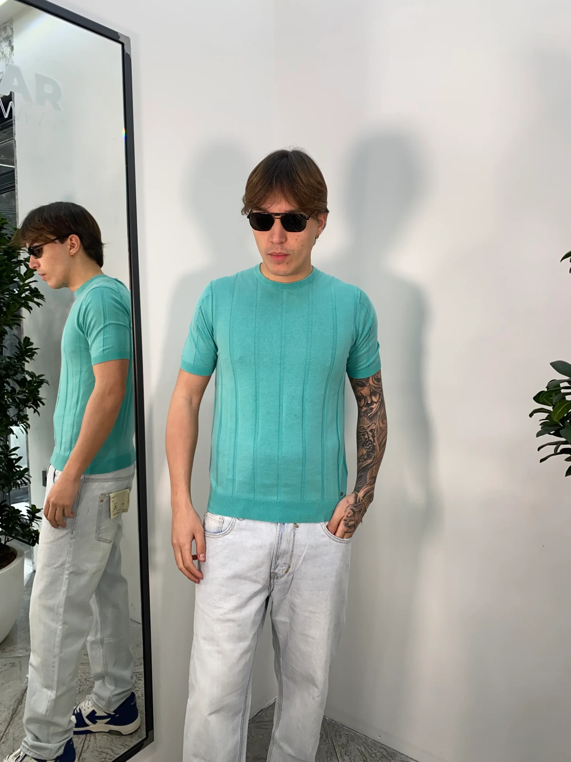 T-SHIRT IN FILO MISTO LINO CON EFFETTO RIGHE VERTICALI - MANICHE E VITA ELASTICIZZATI - SLIM FIT - immagine 4