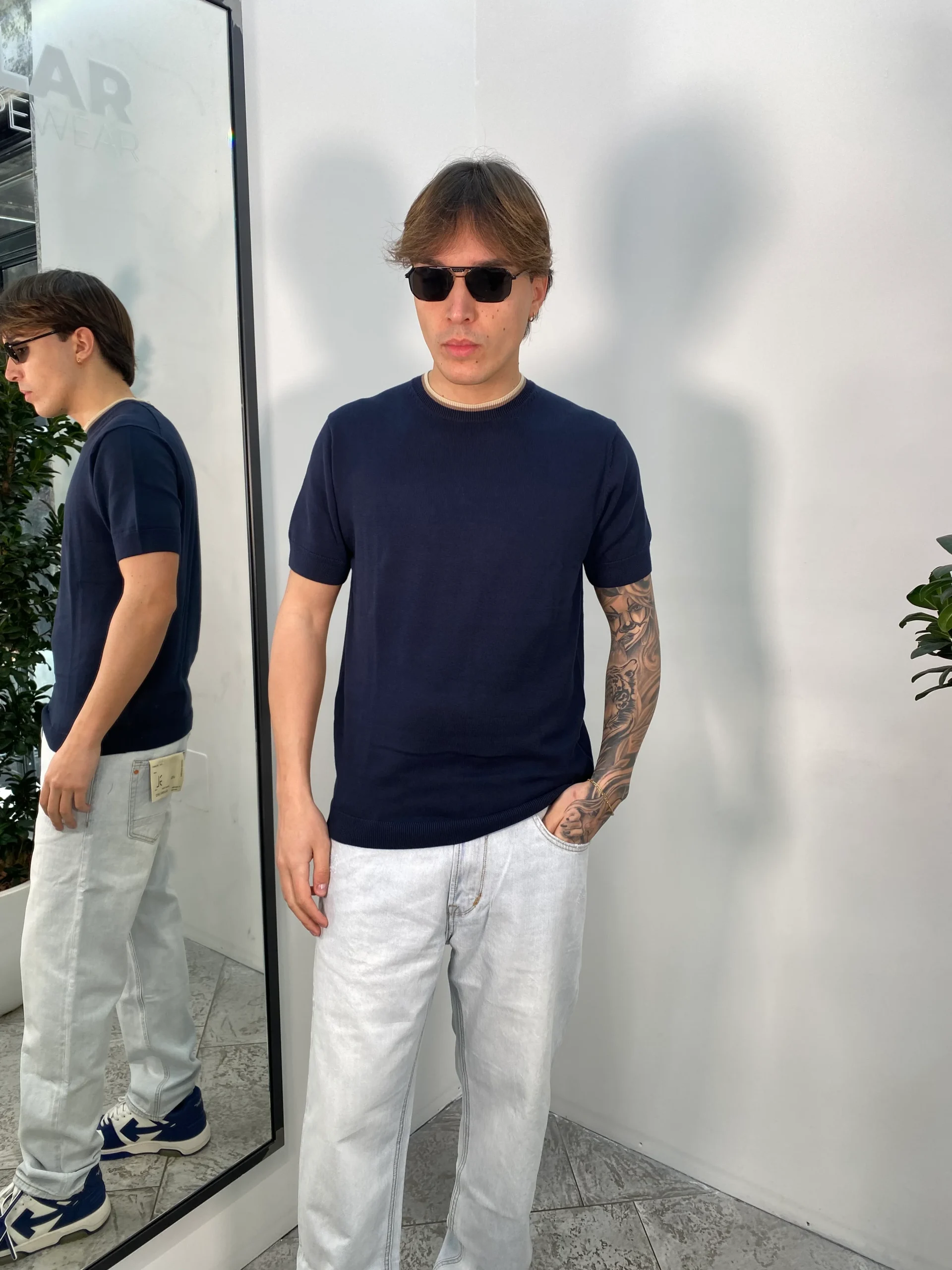 T-SHIRT BASIC IN FILO CON PROFILO AL COLLO IN CONTRASTO - POLSINI E VITA ELASTICIZZATI - SLIM FIT - immagine 5