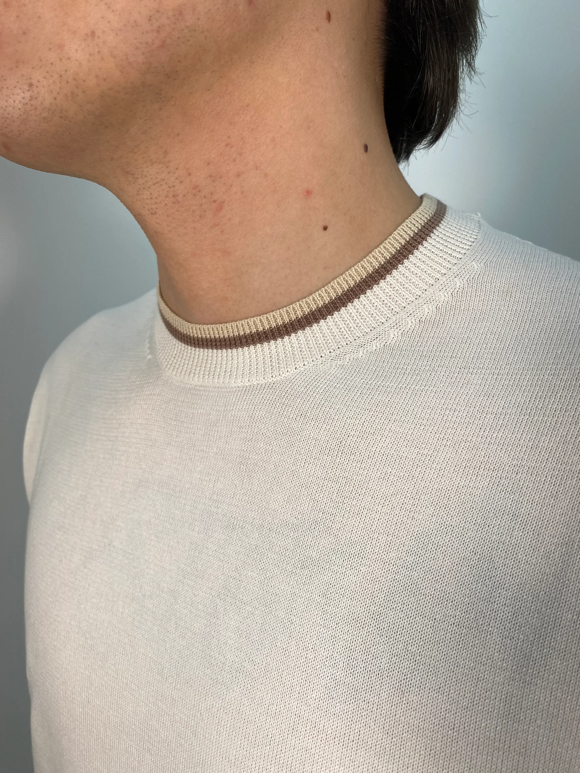 T-SHIRT BASIC IN FILO CON PROFILO AL COLLO IN CONTRASTO - POLSINI E VITA ELASTICIZZATI - SLIM FIT - immagine 3