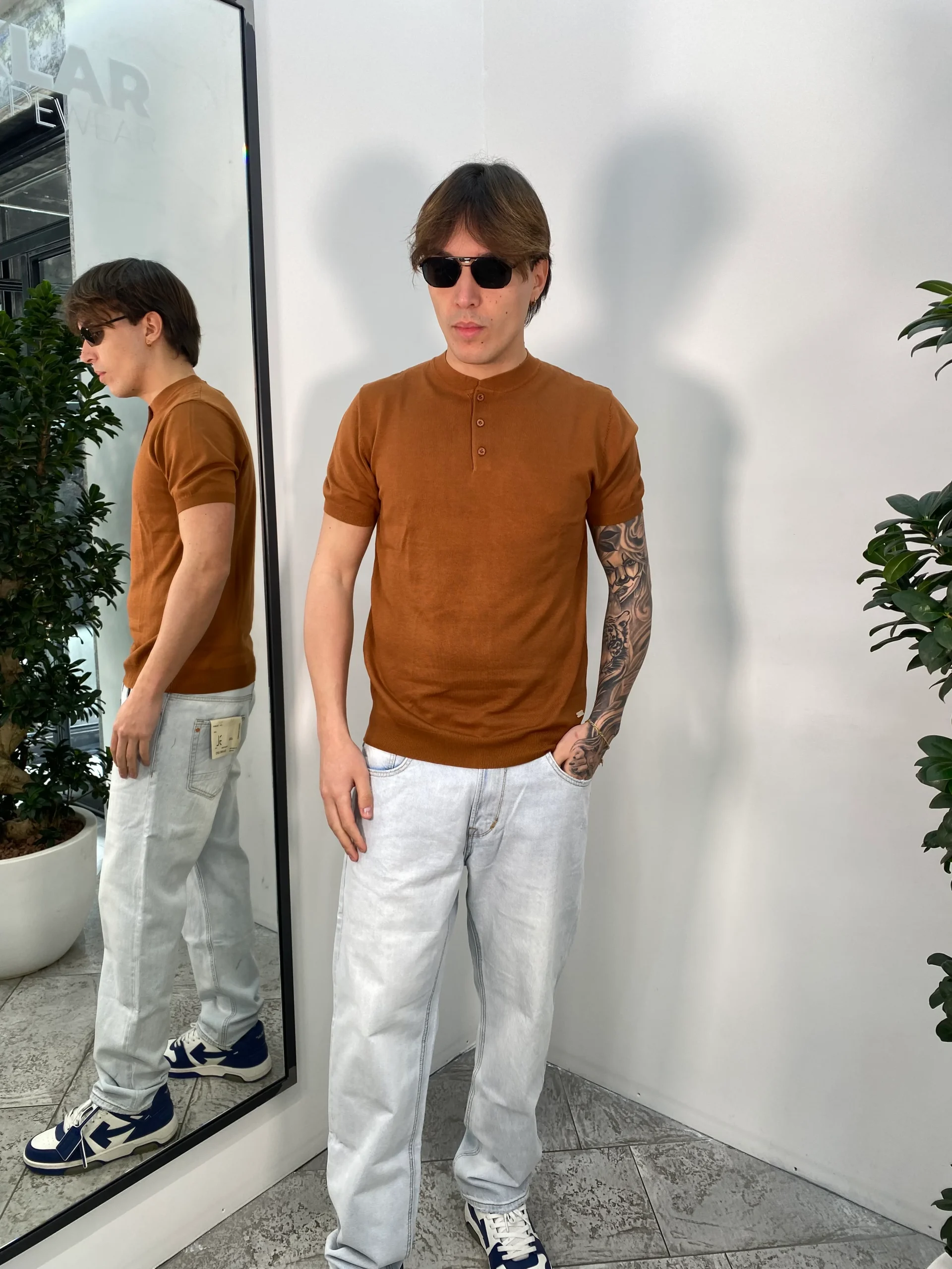 T-SHIRT IN FILO BASIC CON BOTTONI MODELLO SERAFINO - MANICHE E VITA ELASTICIZZATE - REGULAR FIT - immagine 4
