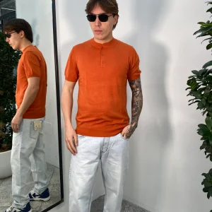 T-SHIRT IN FILO BASIC CON BOTTONI MODELLO SERAFINO - MANICHE E VITA ELASTICIZZATE - REGULAR FIT