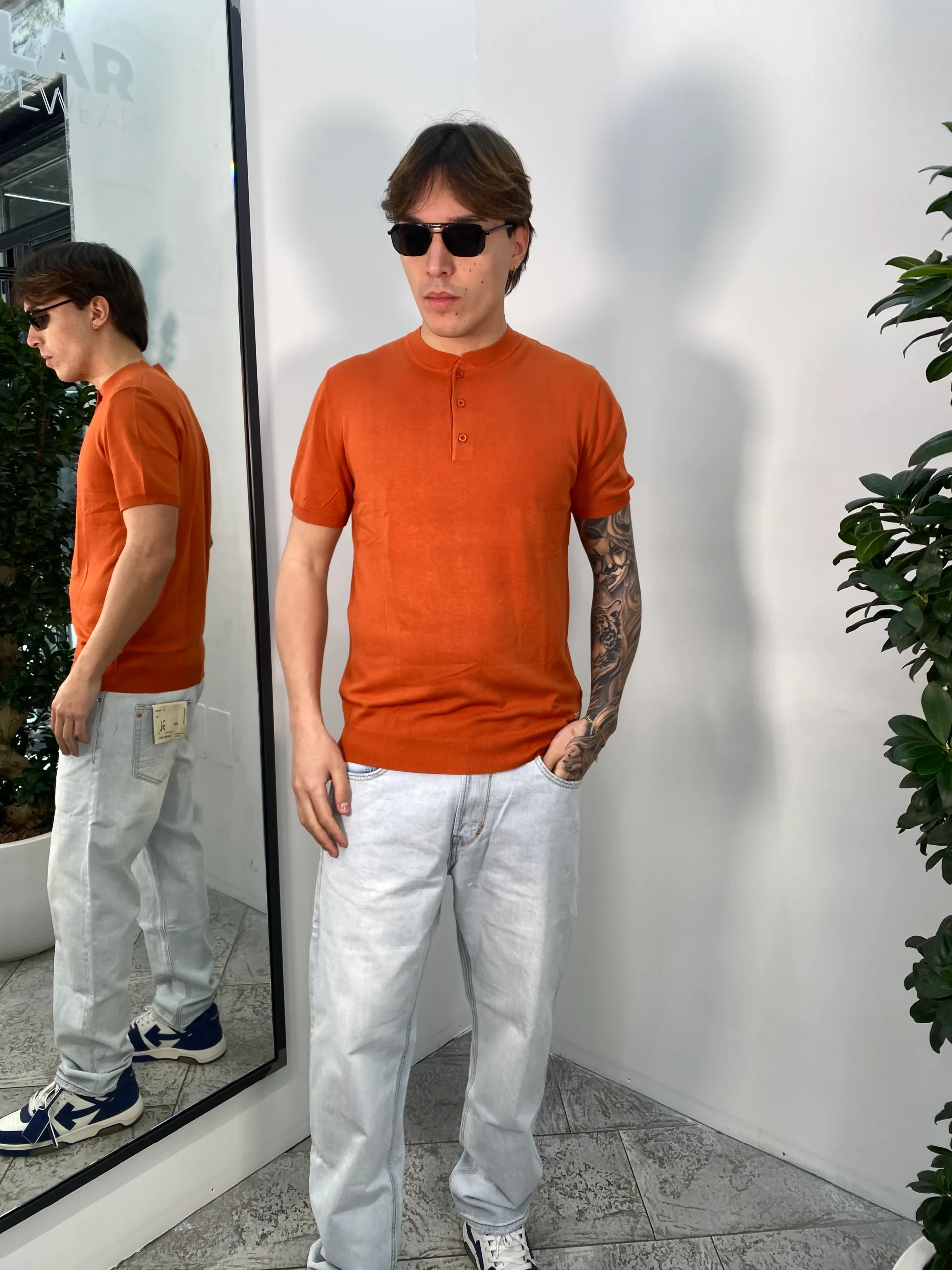 T-SHIRT IN FILO BASIC CON BOTTONI MODELLO SERAFINO - MANICHE E VITA ELASTICIZZATE - REGULAR FIT - immagine 2