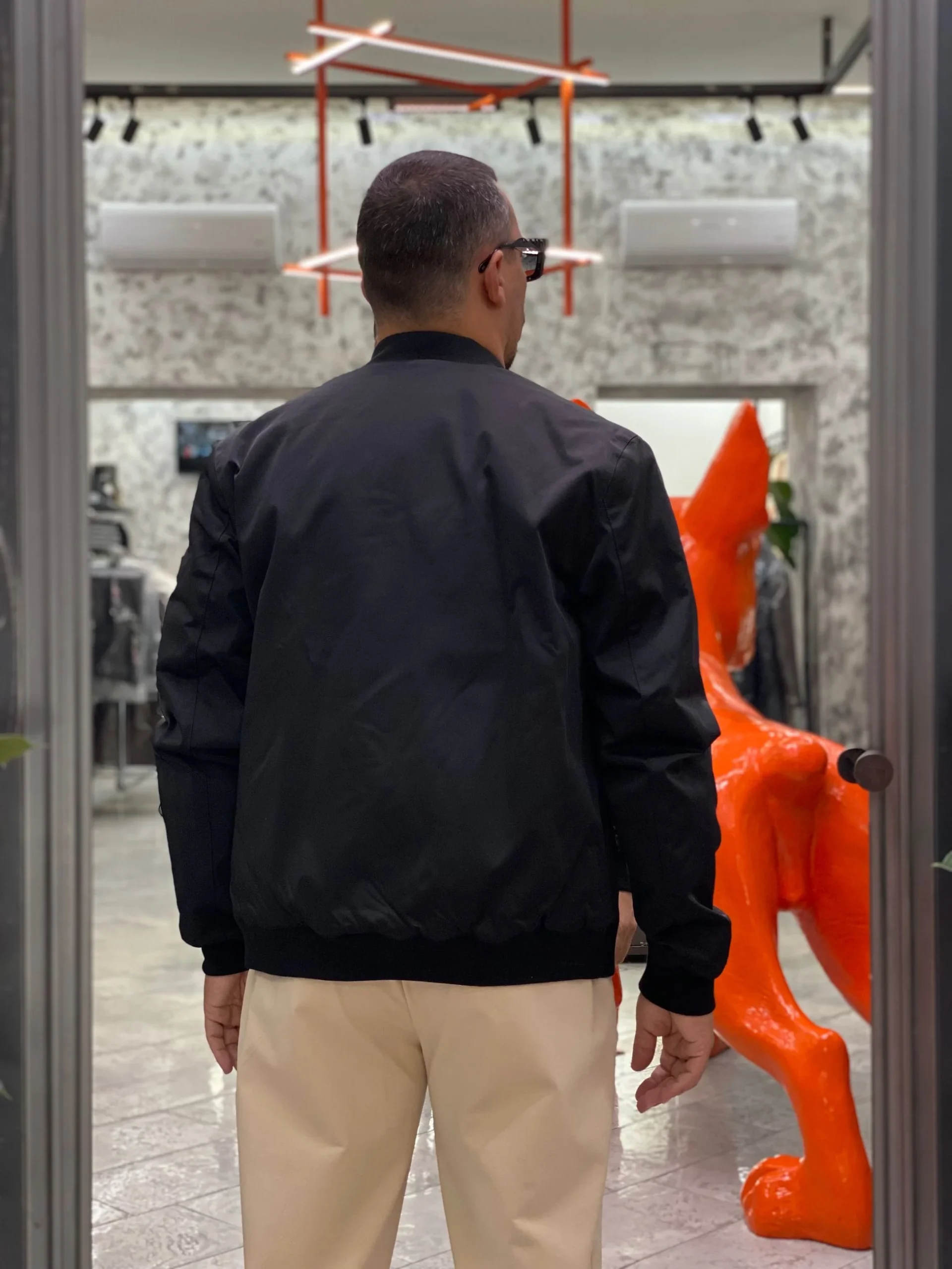 BOMBER IN NYLON MODELLO COLLEGE CON TASCHE ZIP ED ELASTICO AL FONDO - COMFORT FIT GL357R.NER - immagine 4