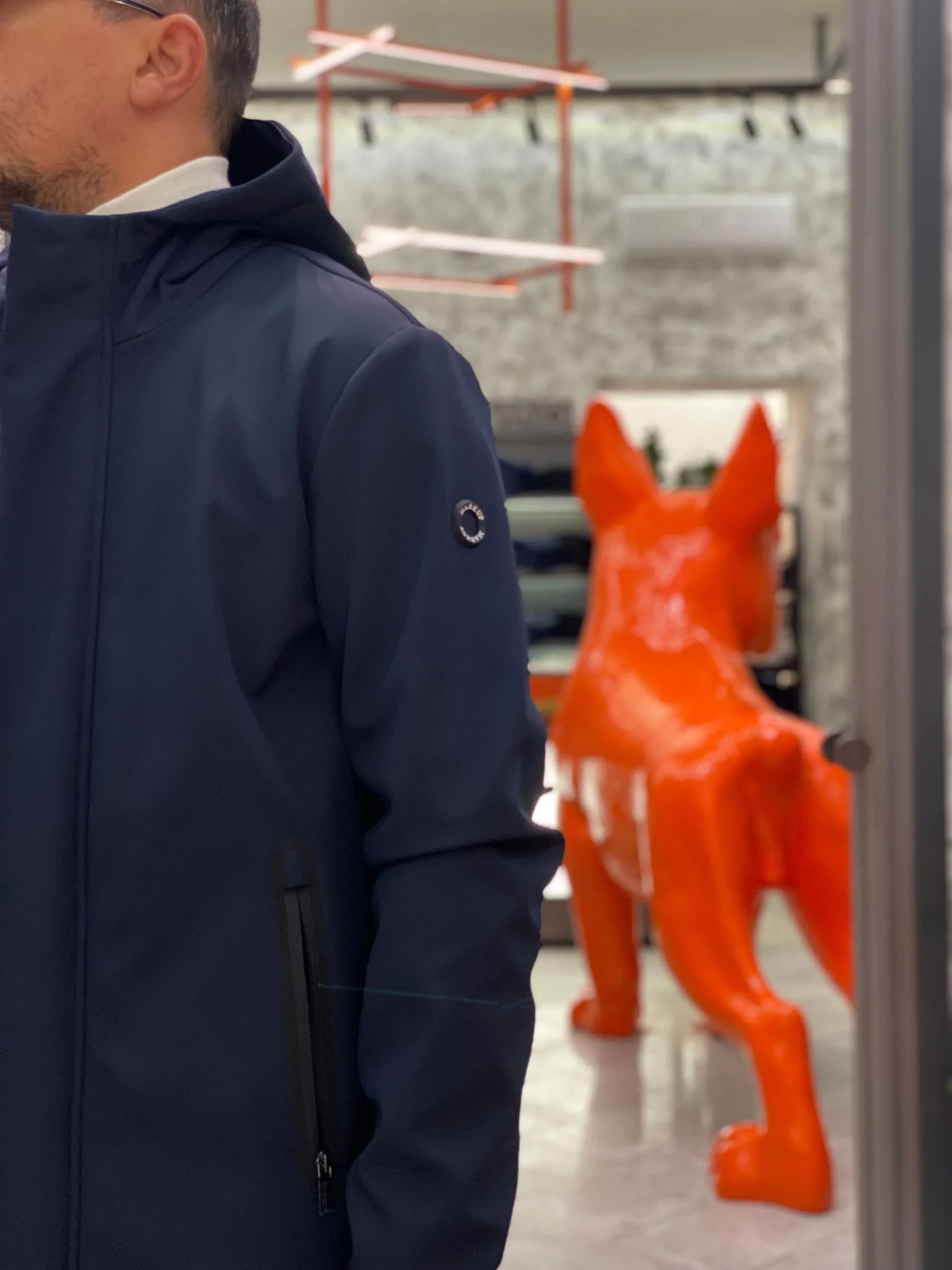 PARKA CORTO CON CAPPUCCIO IN TESSUTO SOFTSHELL ED INTERNO IN PILE - REGULAR FIT MK9940016.BLU - immagine 7