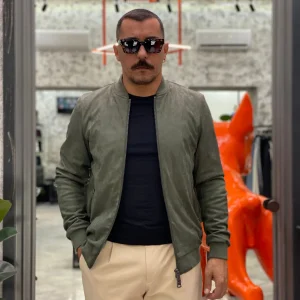 GIUBBINO BOMBER MODELLO COLLEGE IN ECORENNA CON TASCHE ZIP LATERALI - REGULAR FIT GL9715-F25.VMIL