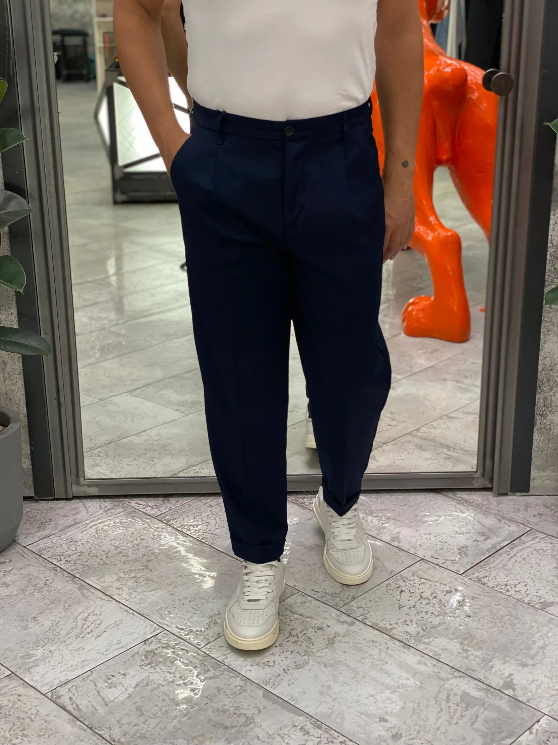 PANTALONE DA COMPLETO IN TESSUTO ELEGANTE CON PINCE E RISVOLTO - REGULAR FIT GN21792.BLU - immagine 4