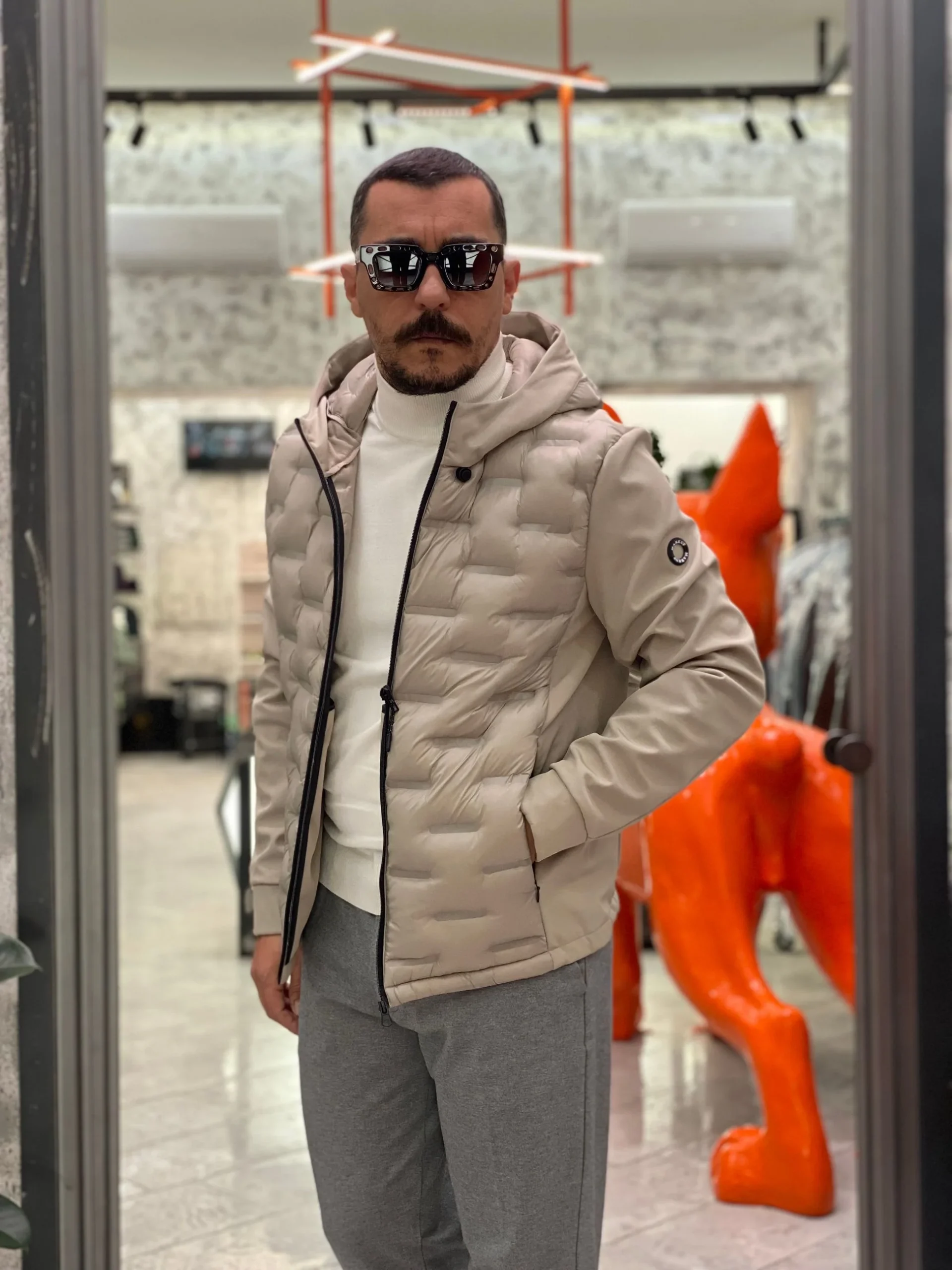 GIUBBINO NYLON CON CAPPUCCIO TRAPUNTATO IN TESSUTO SOFTSHELL STRETCH - REGULAR FIT MK9940015.BEI - immagine 3