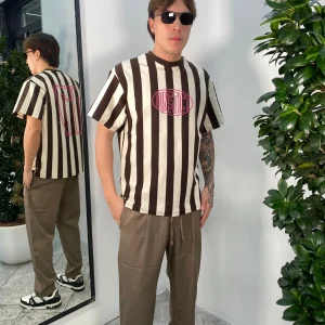 T-SHIRT A RIGHE IN JERSEY PREMIUM CON NUMERO SUL RETRO - OVERSIZE FIT ZM200.PAMO