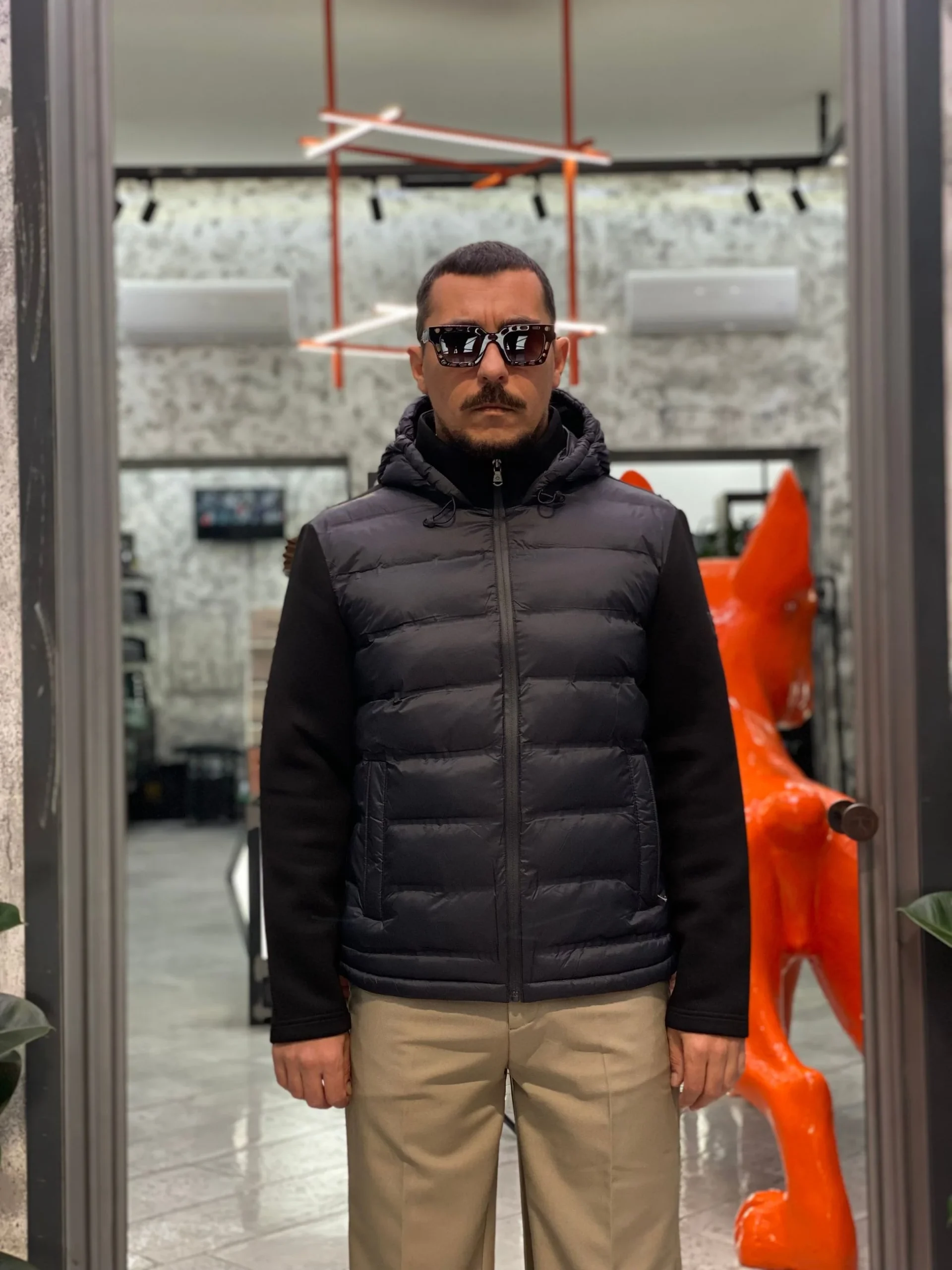 GIUBBINO GUNN CON CAPPUCCIO IN TESSUTO COMBINATO SCUBA-BONDED ELASTICIZZATO - COMFORT FIT CN.G225326.NER - immagine 2