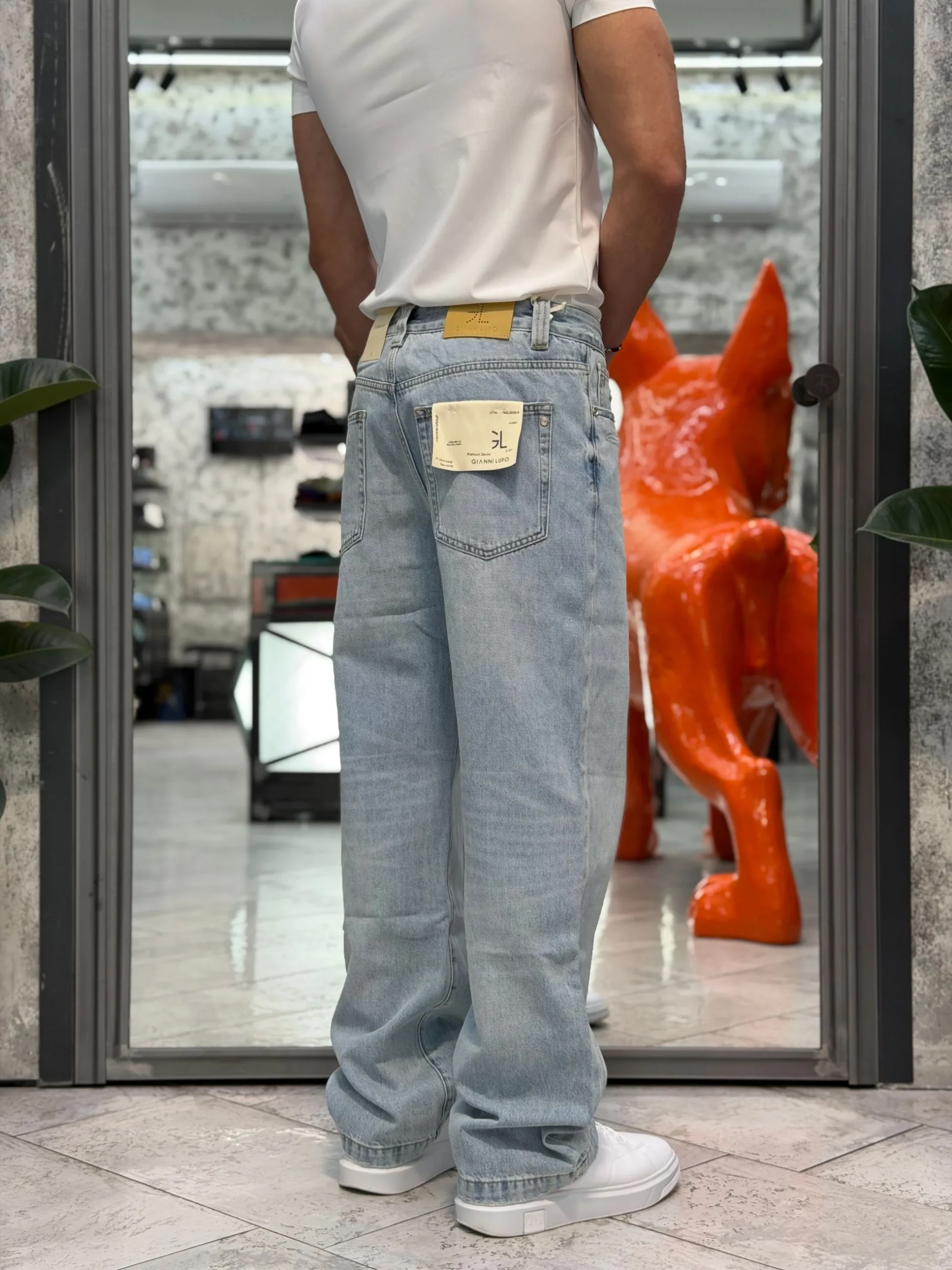 JEANS MAX LIGHT WASH SABBIATO CON MICRO ABRASIONI - WIDE FIT GL8015M - immagine 5