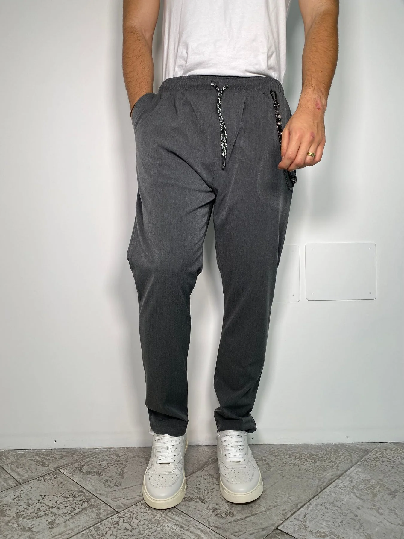 PANTALACCIO LEONARD IN TESSUTO ELASTICIZZATO CON ACCESSORIO CATENA REMOVIBILE - REGULAR FIT - immagine 2