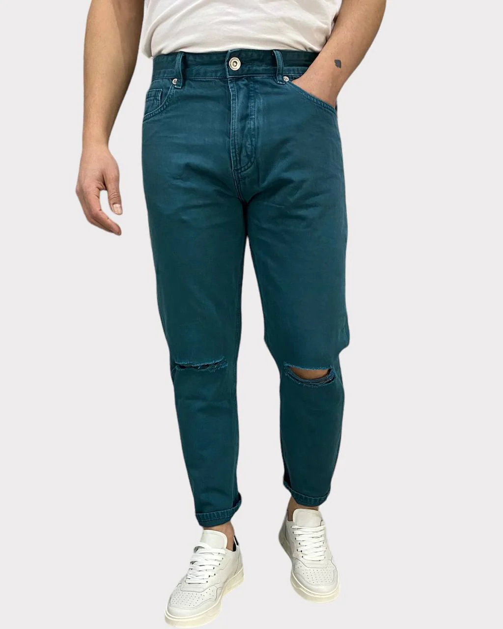 JEANS 5 TASCHE IN TELA FERMA CON TAGLIO AL GINOCCHIO - CARROT FIT - immagine 2