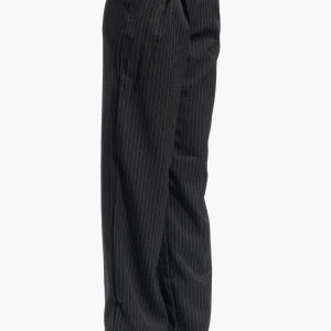 Pantalone Palazzo FK Milano 15F349F616 Questo modello STRAIGHT FIT in tessuto gessato dalla vita alta e gamba diritta