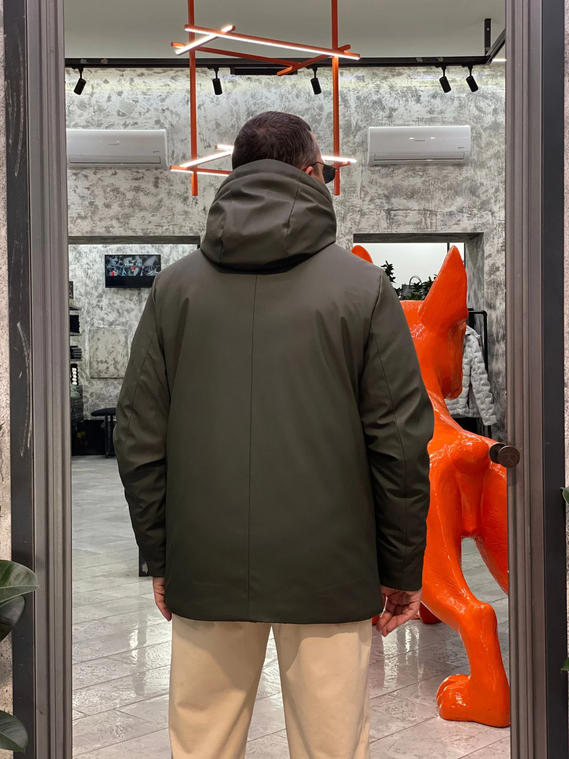 PARKA GOMMATO CON CAPPUCCIO E CHIUSURA ZIP/BOTTONI AUTOMATICI. STRETCH AND TECHNICAL - REGULAR FIT MK9940025.VMIL - immagine 6