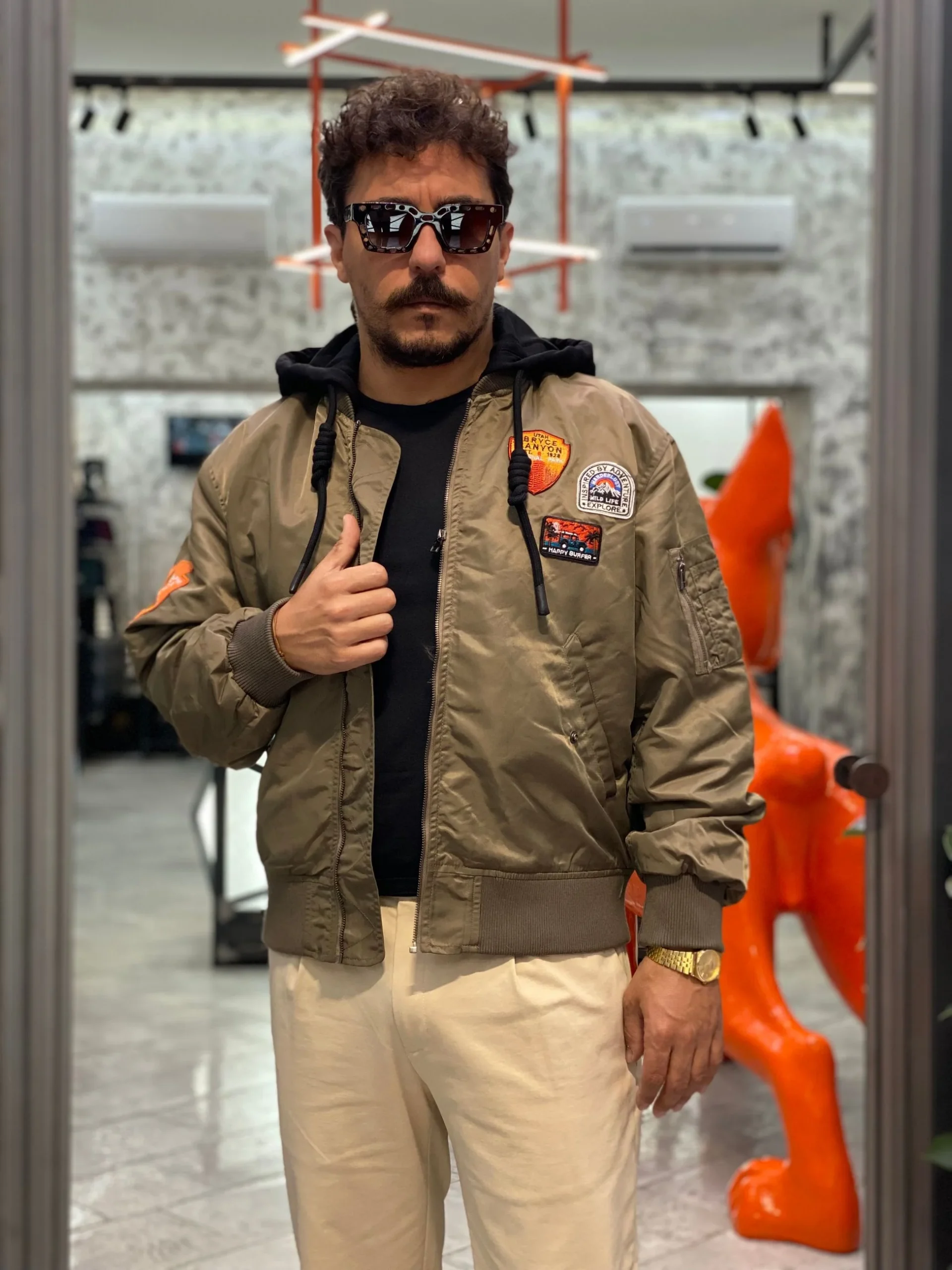 BOMBER FODERATO IN PURO COTONE CON PATCH APPLICATE E MAXI COULISSE E CAPPUCCIO REMOVIBILE - OVER FIT M252282-6