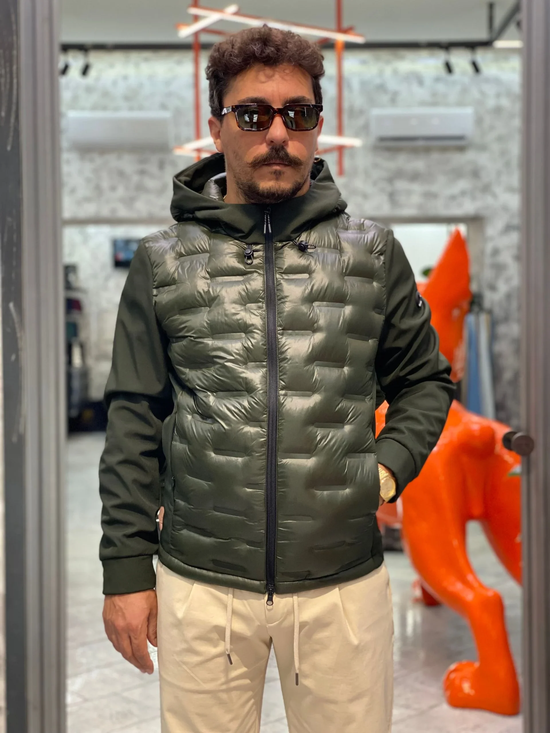 GIUBBINO NYLON CON CAPPUCCIO TRAPUNTATO IN TESSUTO SOFTSHELL STRETCH - REGULAR FIT MK9940015.MIL - immagine 3